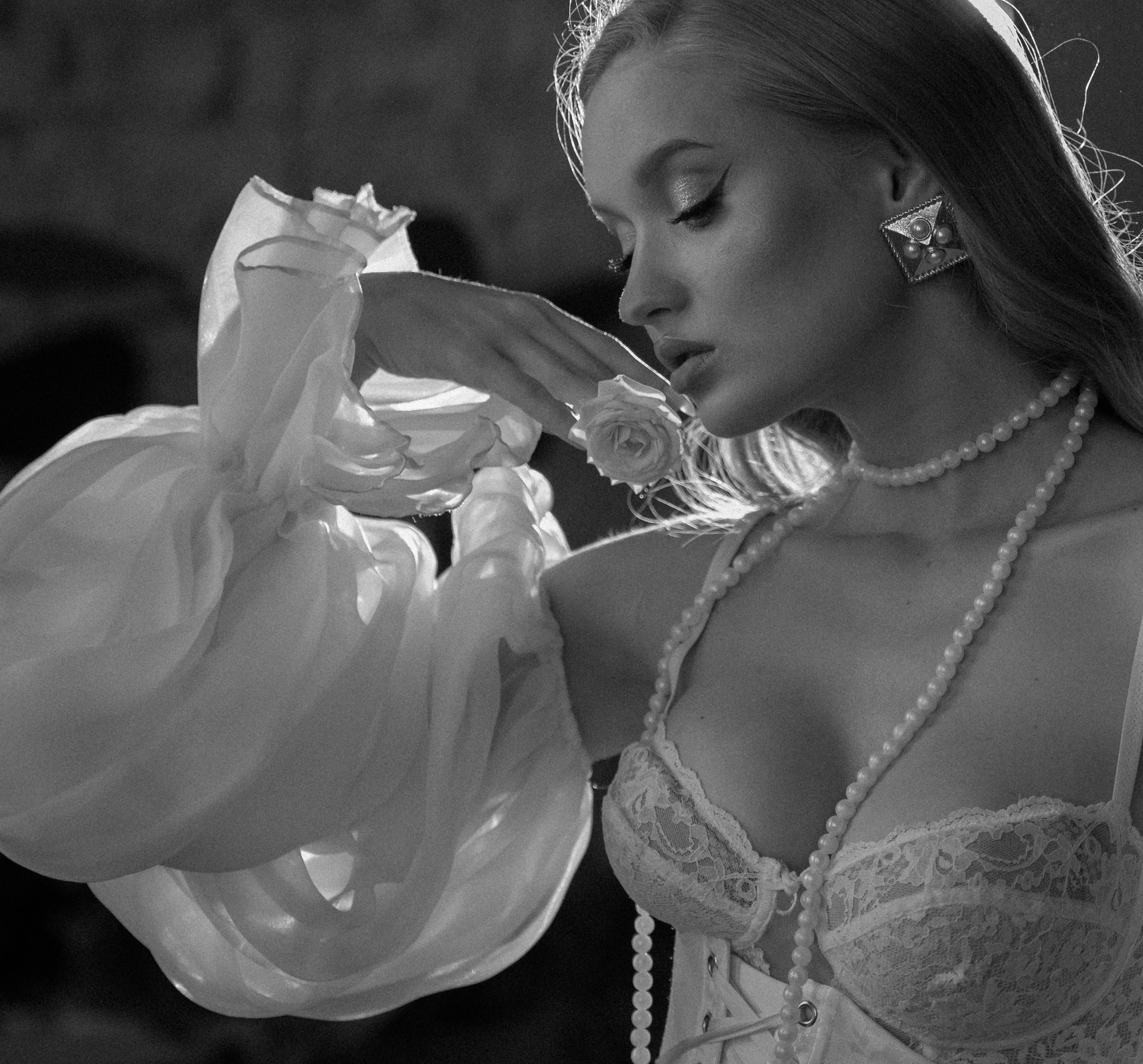 Невеста на пикнике в замке