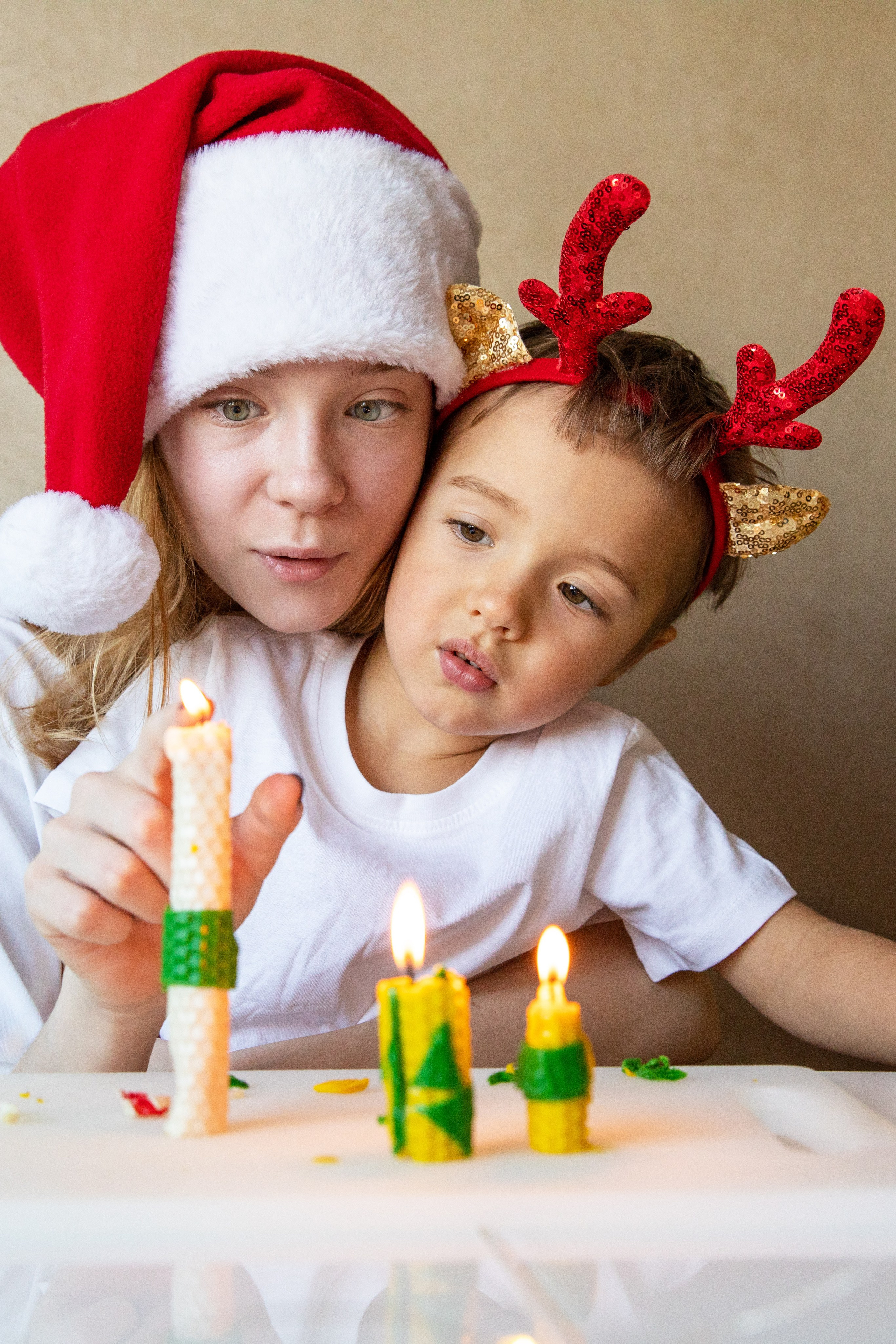 Children's Christmas photo session. Professional family, children, fashion, event and wedding photographer in Portugal.