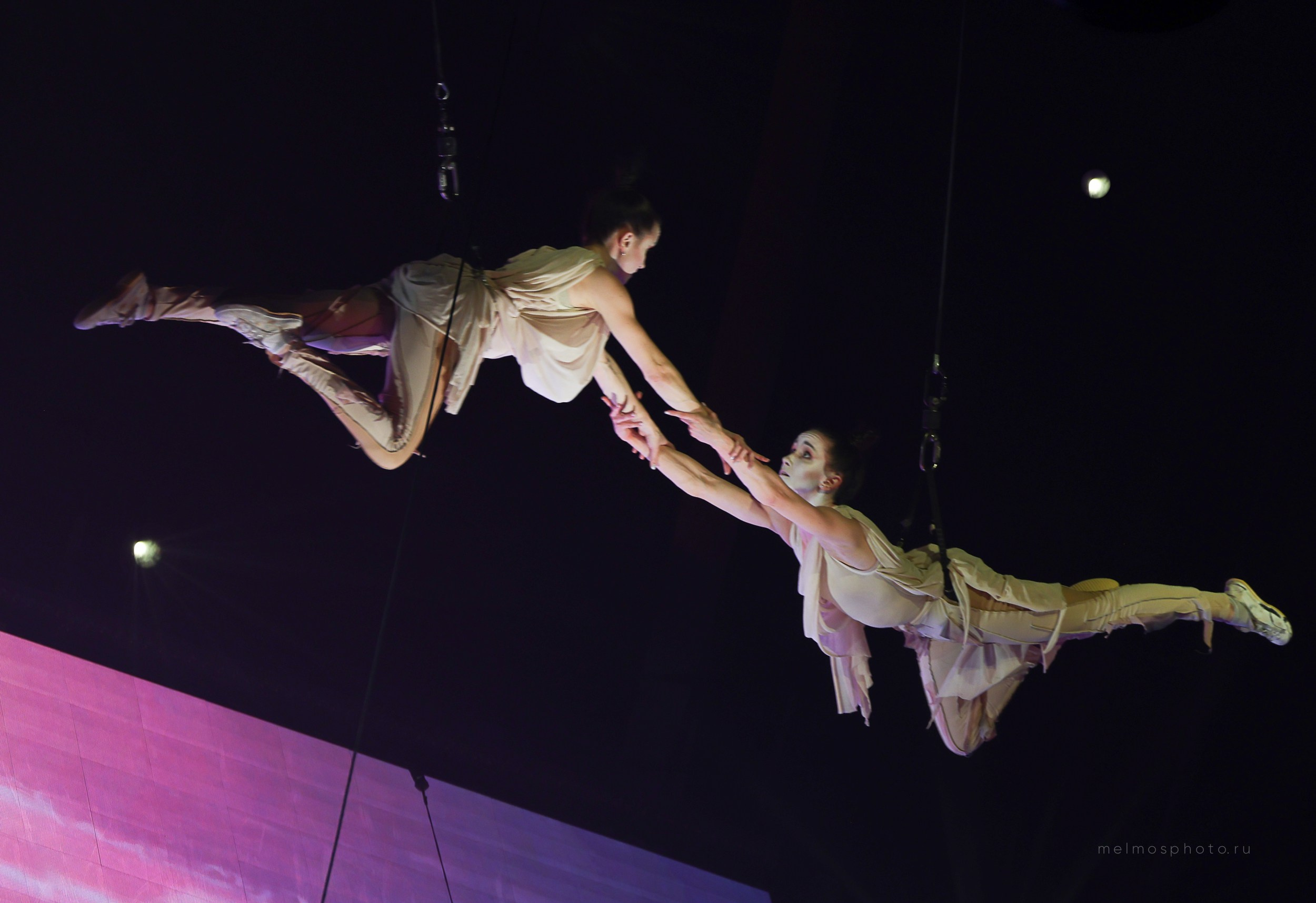 АНТИГРАВИТАЦИЯ. Репортажный, архитектурный, театральный и файн-арт фотограф Лена Мельникова в Москве