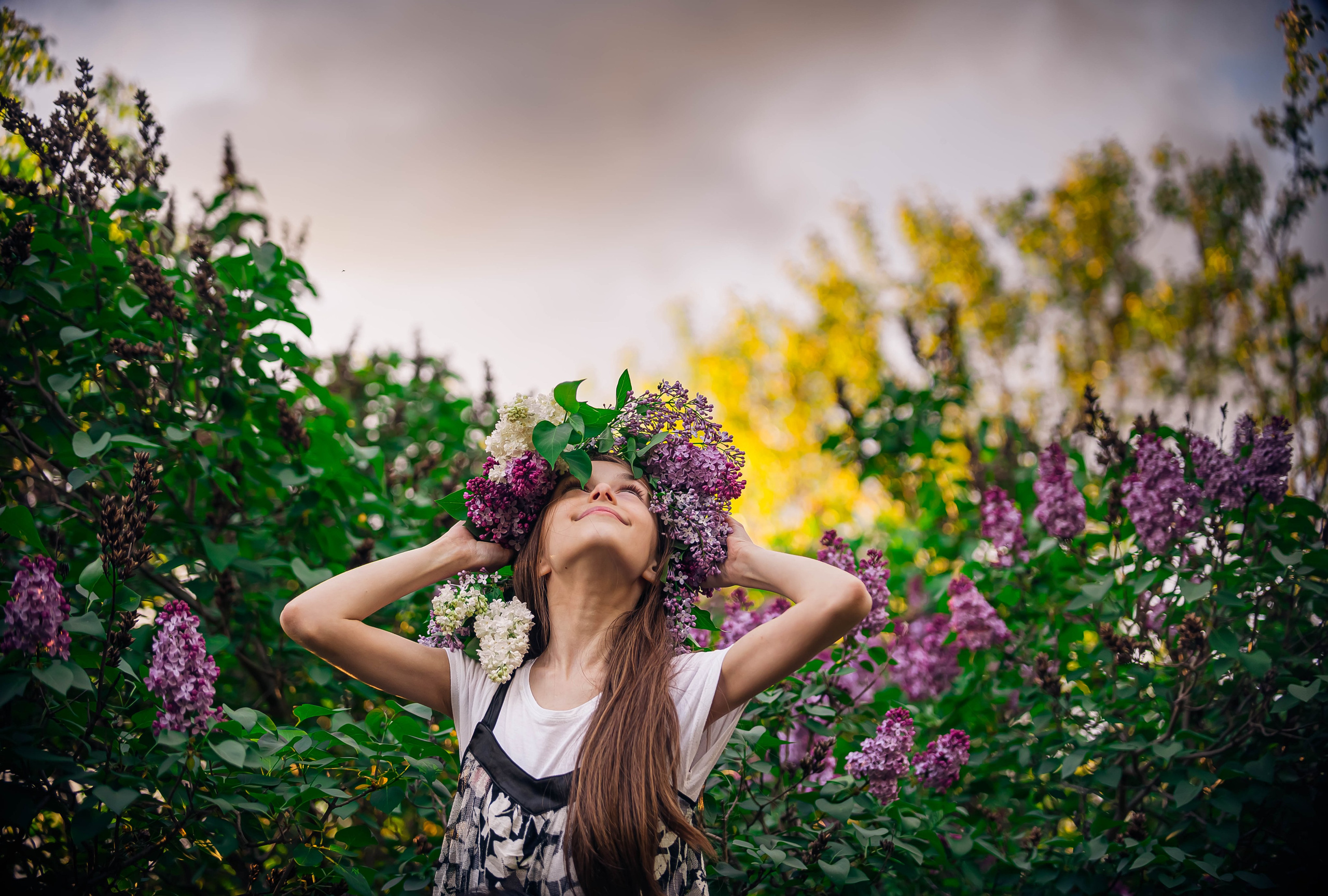 Анютка в сиреньке. Арт-фотограф Евгений Матвиенко