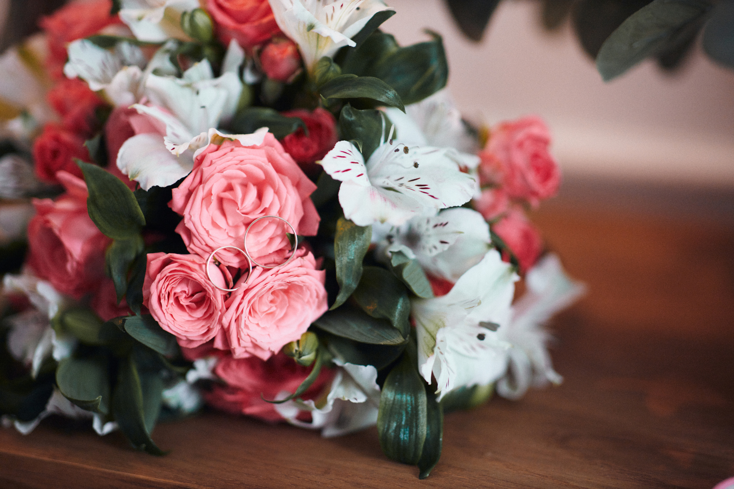 Фотография свадебного букета на свадьбе