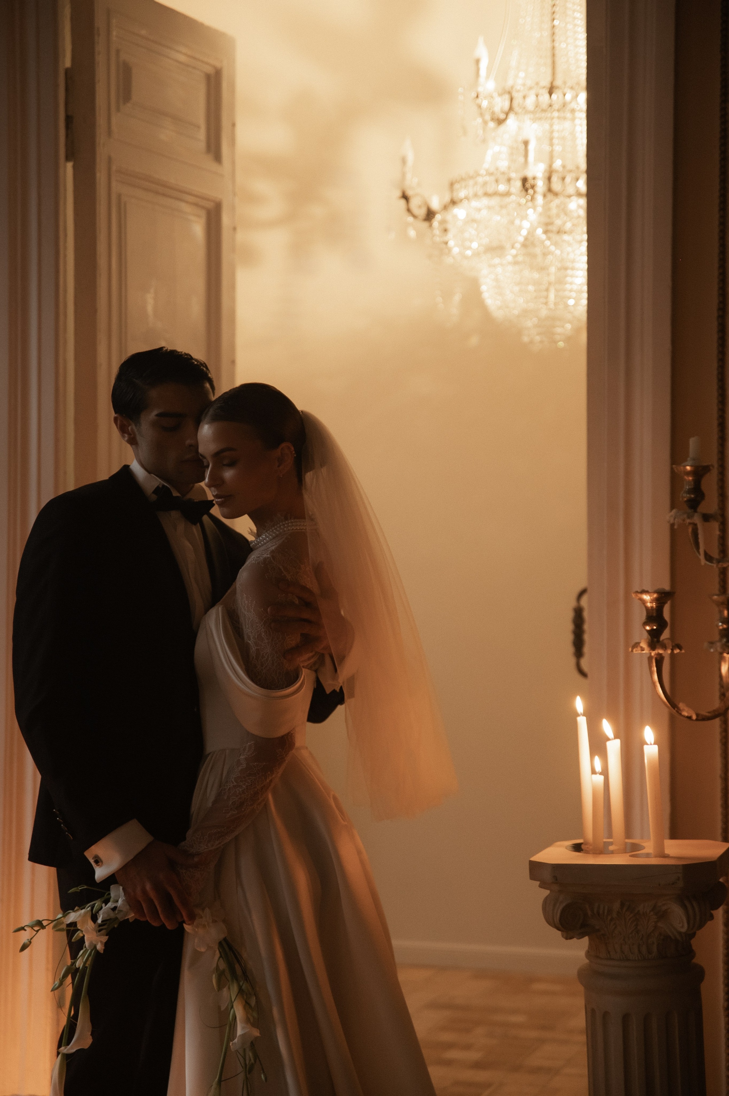 Камерный свадебный ужин при свечах в старинном особняке в фотостудии 21. Kult. Ярослава Ерина — свадебный фотограф в Москве