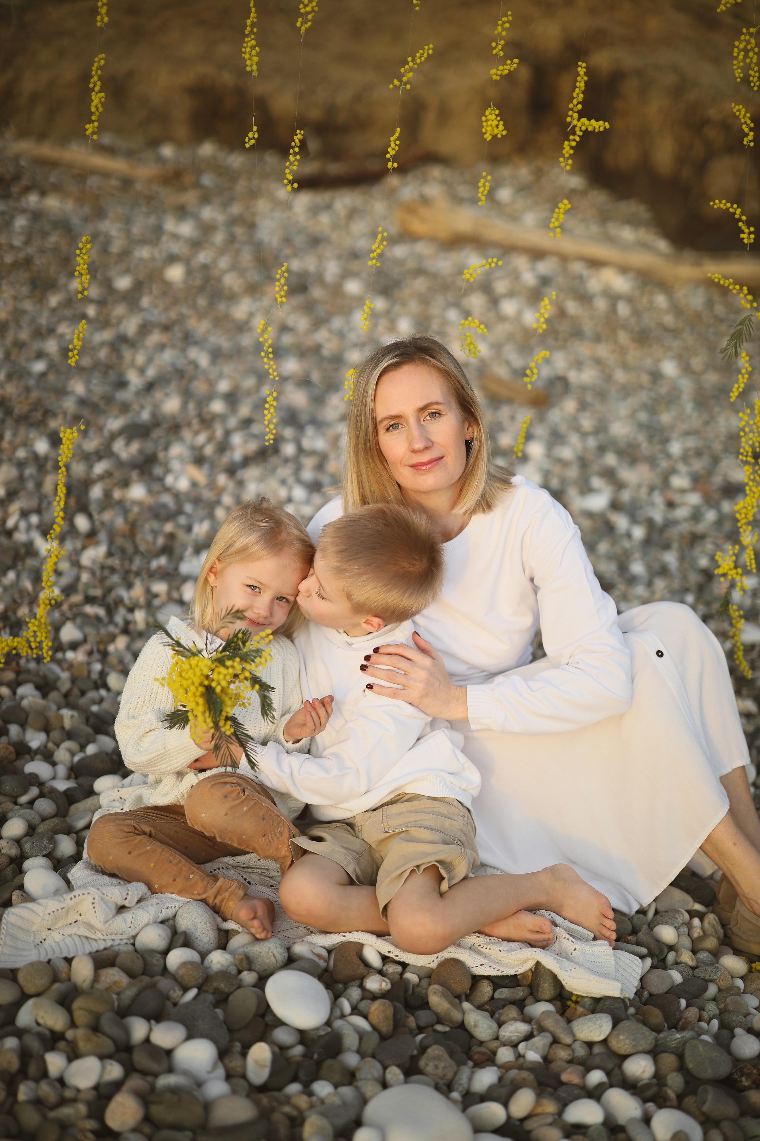Семейная фотосессия на пляже в Абхазии. Свадебный и семейный фотограф в Абхазии Жанна Соснина