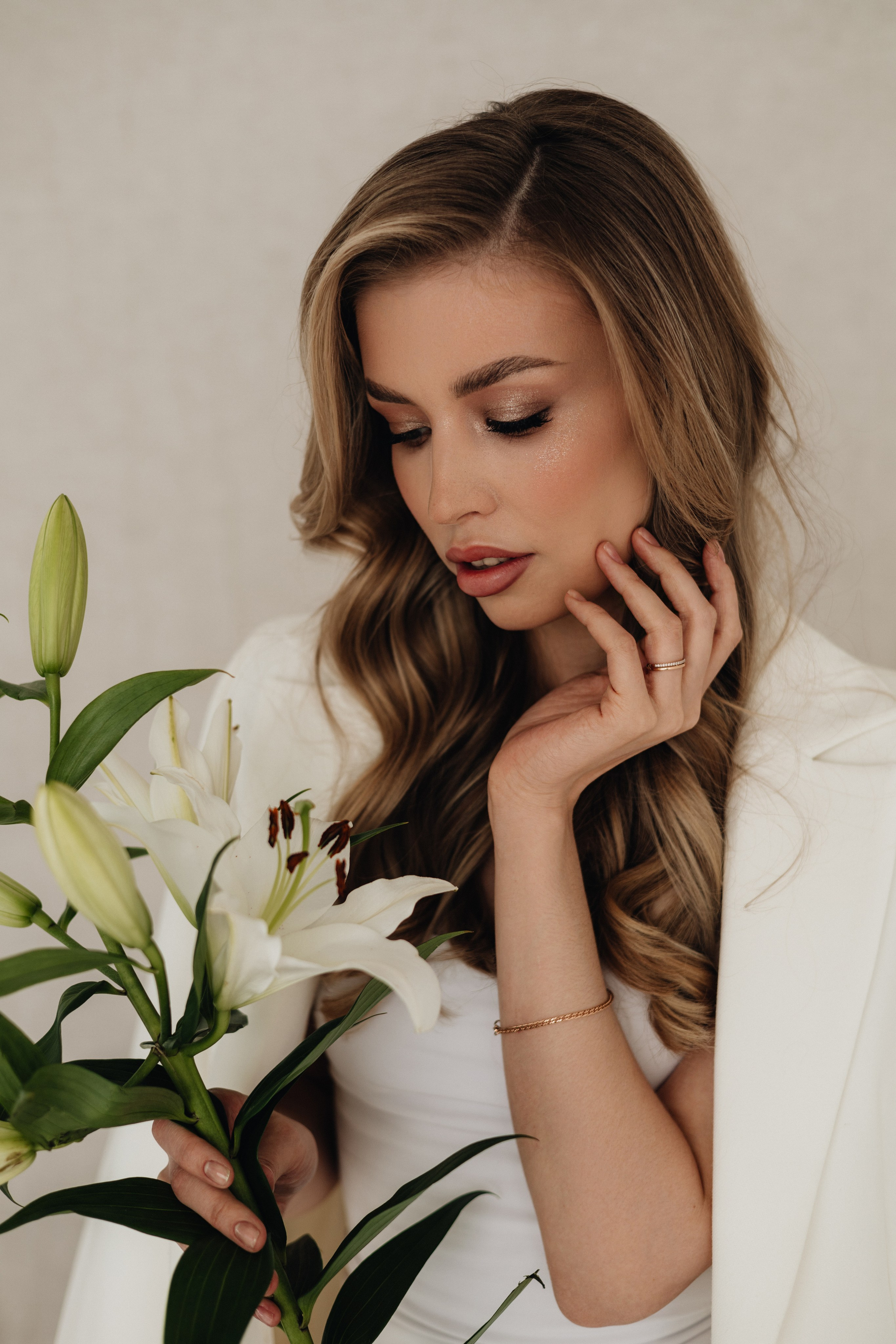 Александра. Главная