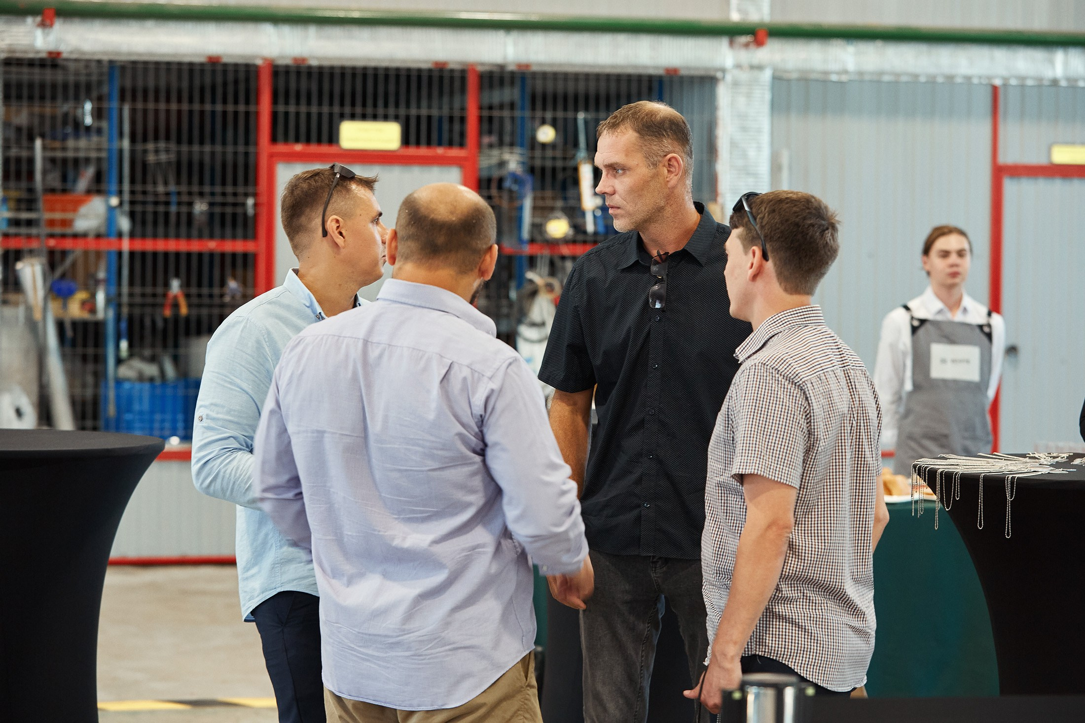 EMG / Международный форум / Презентация нового высокоточного станка. Антон Артюшин, портретный фотограф. Москва