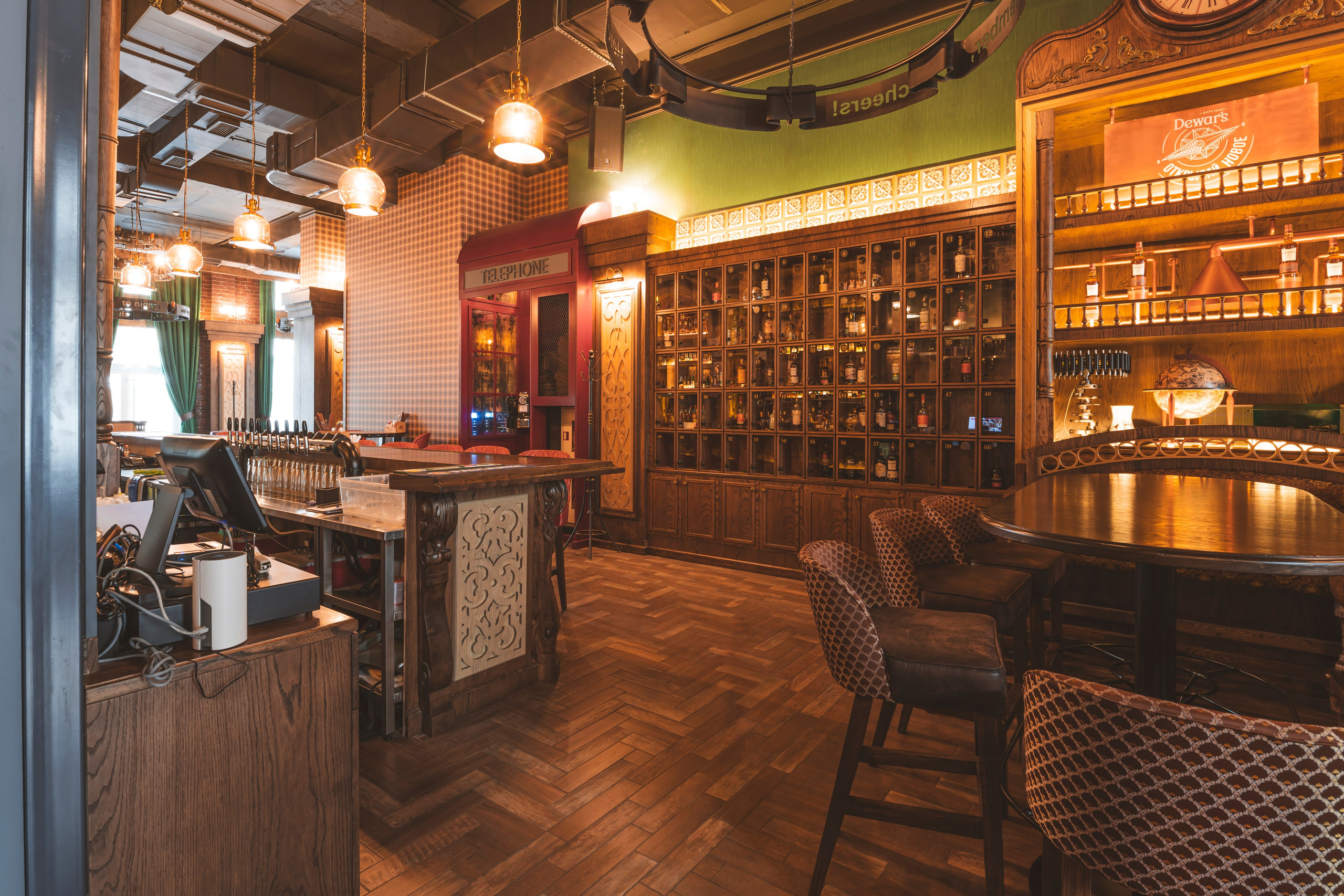 Алматы, Fuller's Central Avenue — самый большой паб сети, ЖК Central Avenue, январь 2026. Интерьерный фотограф Алматы