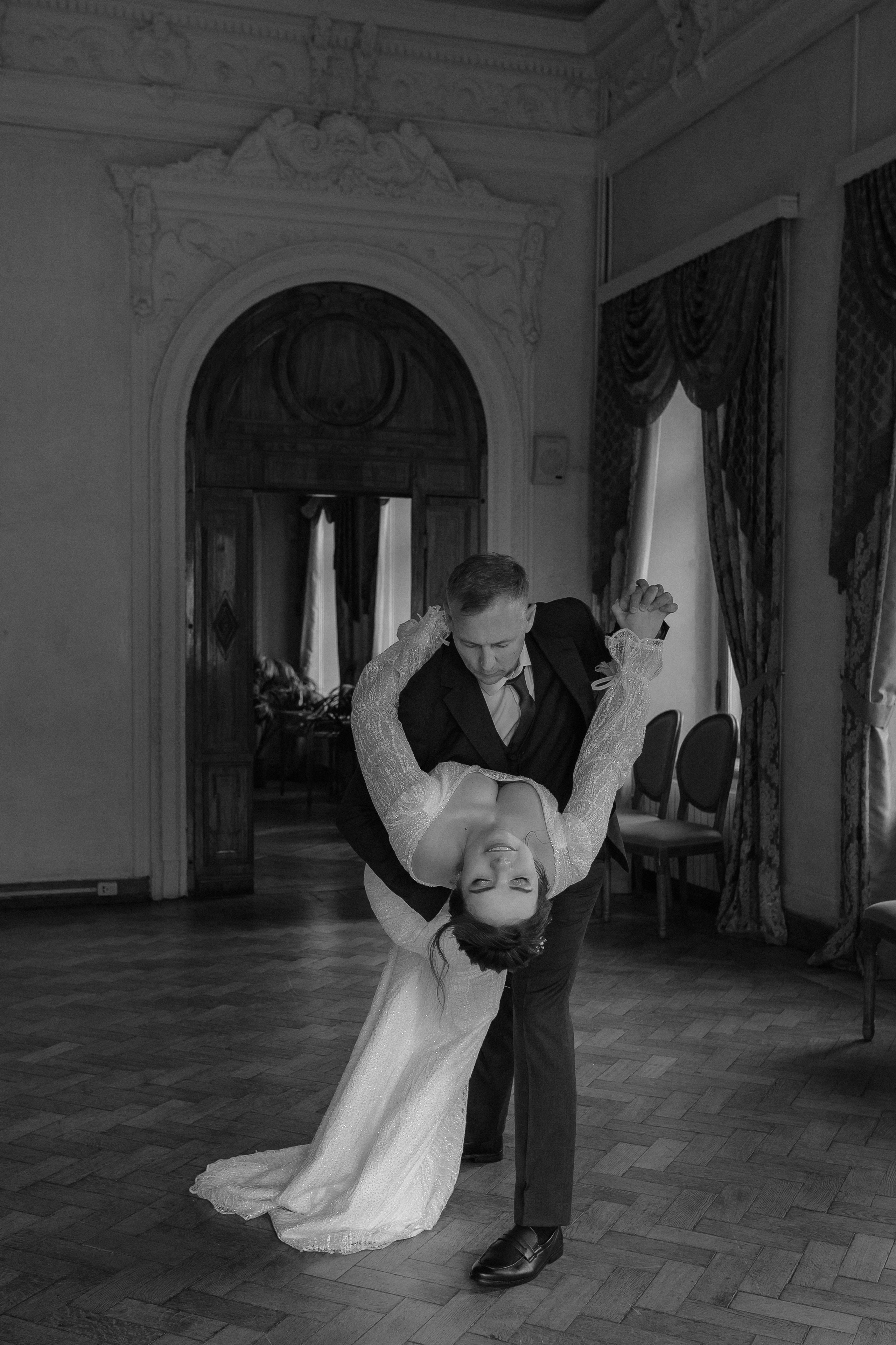 Свадебная фотосессия в Пушкинской библиотеке. Фото Радости. Свадебный и семейный фотограф в Москве Юлия Самойлова