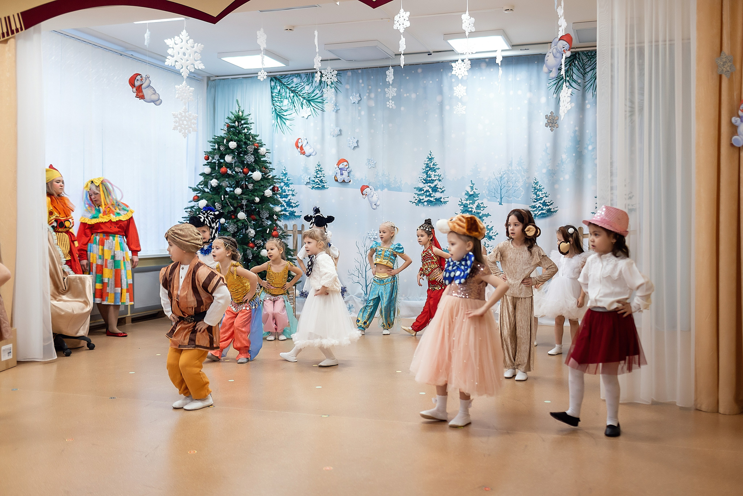 Утренник_"Веселый балаганчик» 2024. Семейный фотограф в Санкт-Петербурге