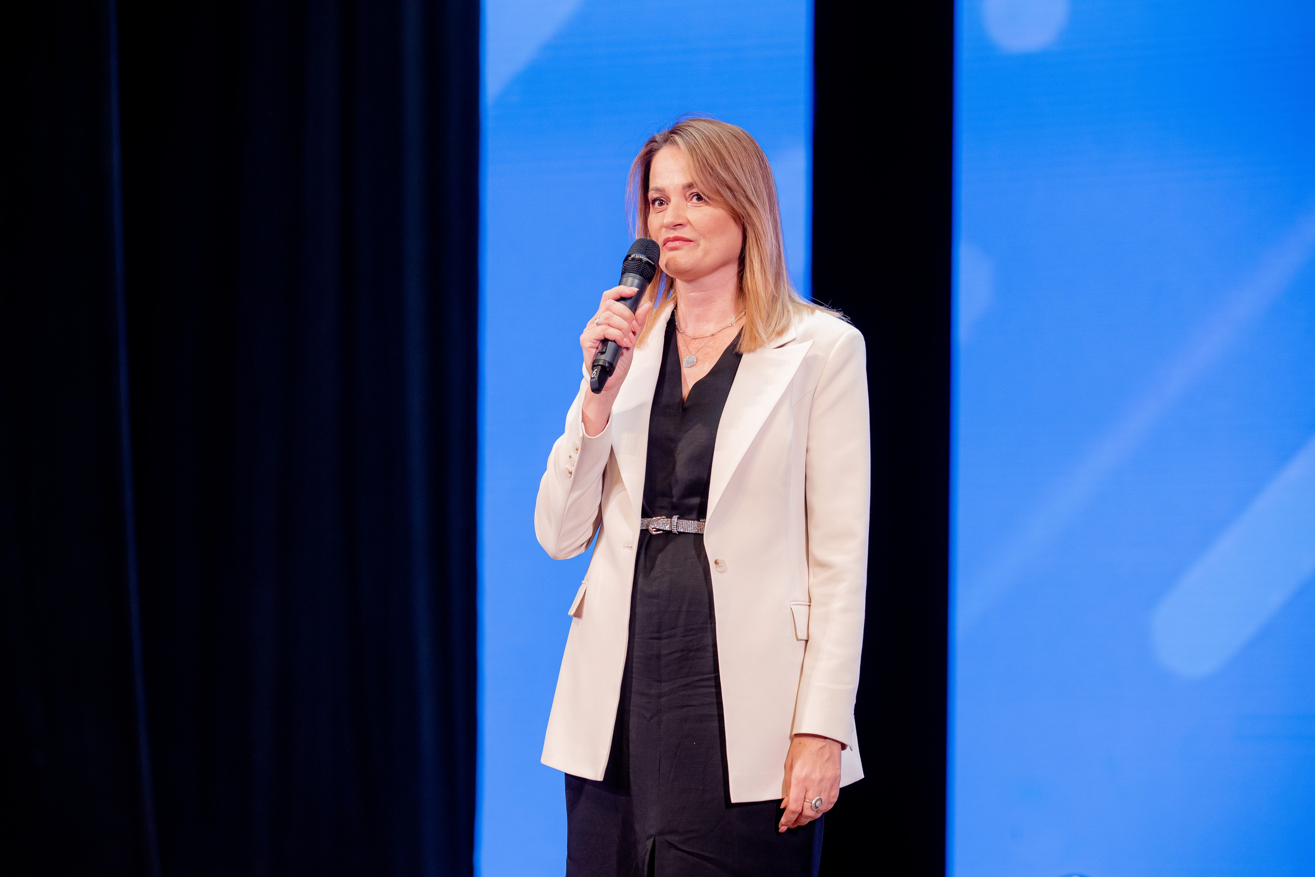 30 Школа. Вручение и Банкет. ДК Юбилейный и Банхоф. Фотограф в Волгограде и Волжском Александр Горбань