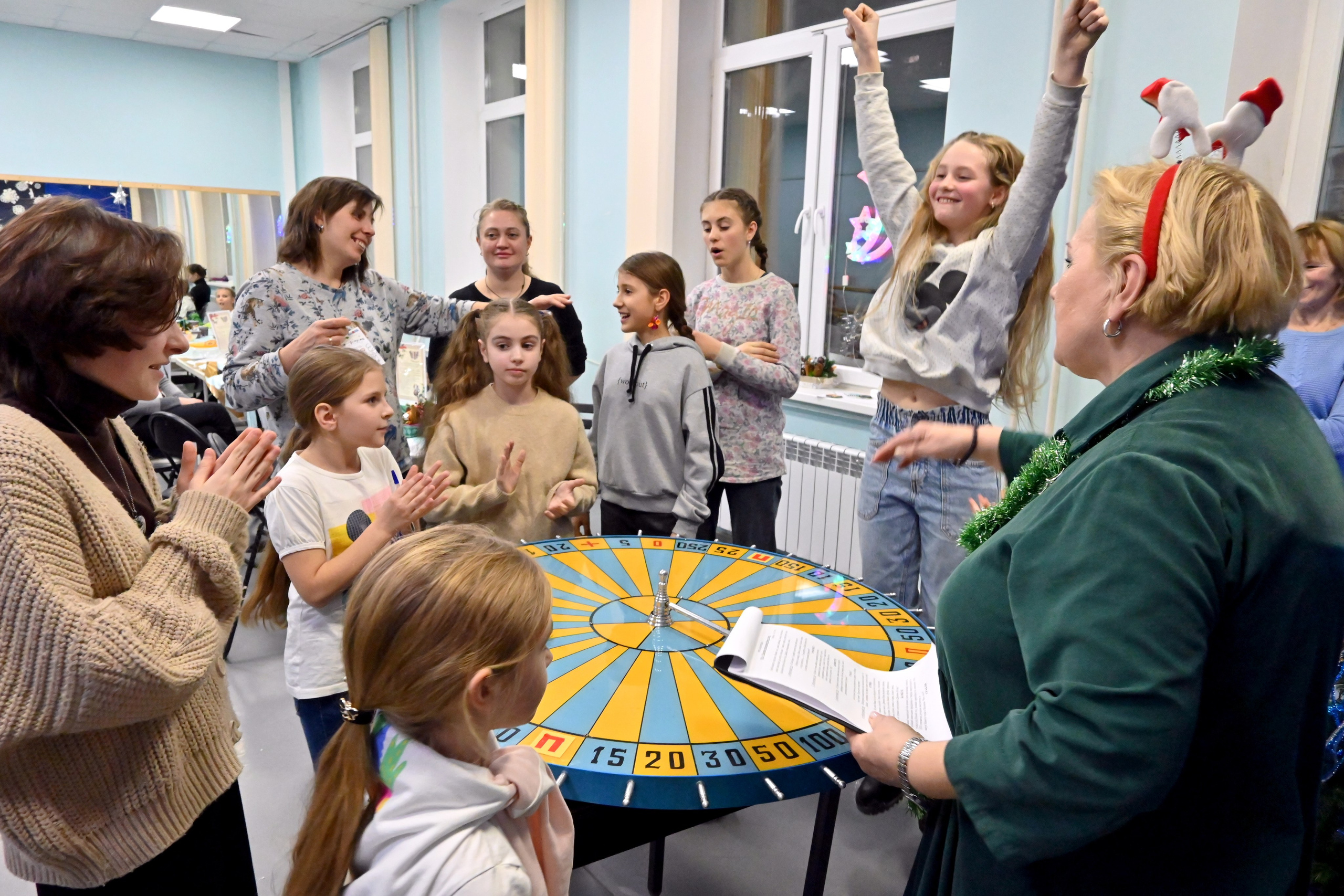 Новогодний переполох семейного клуба «Улей» 16.12.2023. Профессиональный фотограф в Москве Алёна Котова