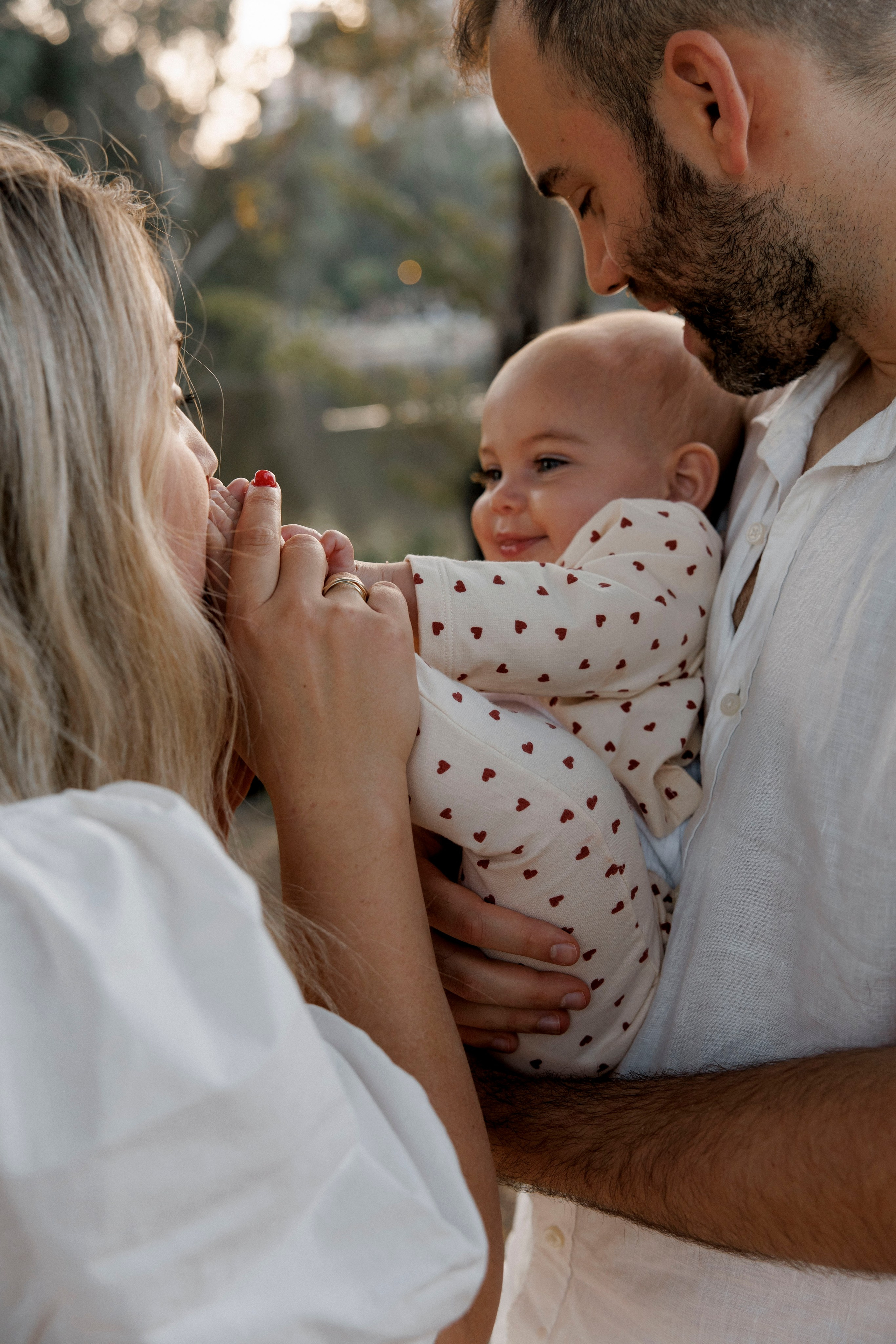 First year photoshoot inside the park (sunset). Wedding and family photographer
