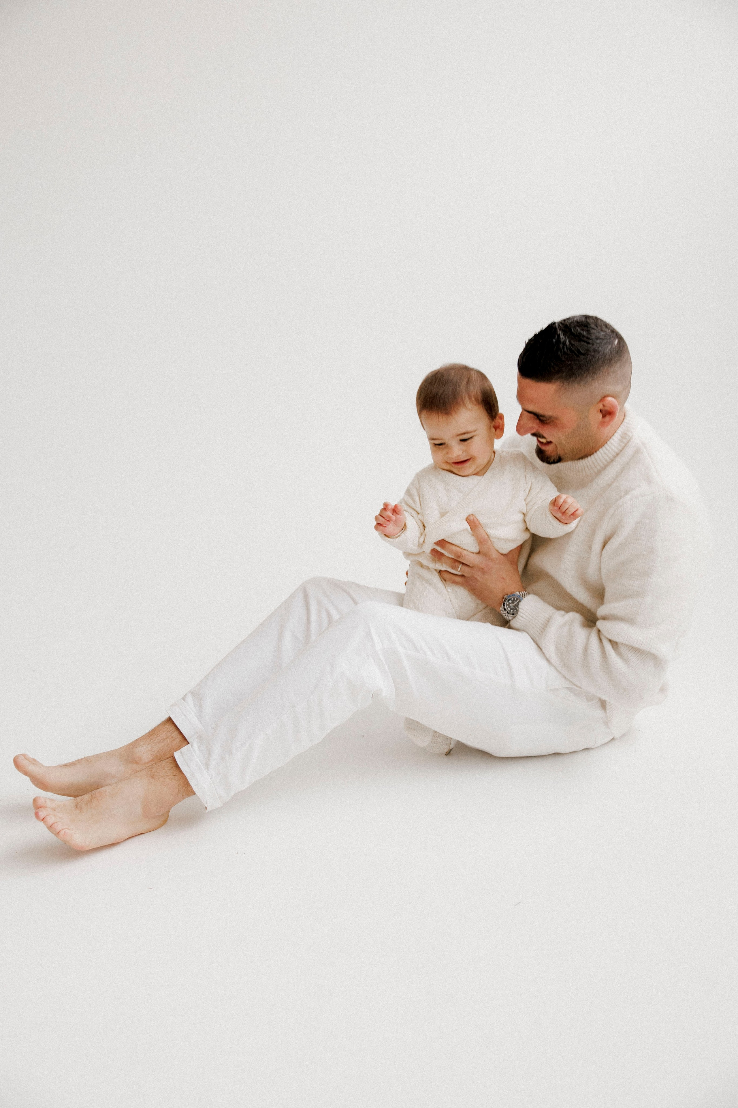 Family photoshoot in White Studio. Wedding and family photographer
