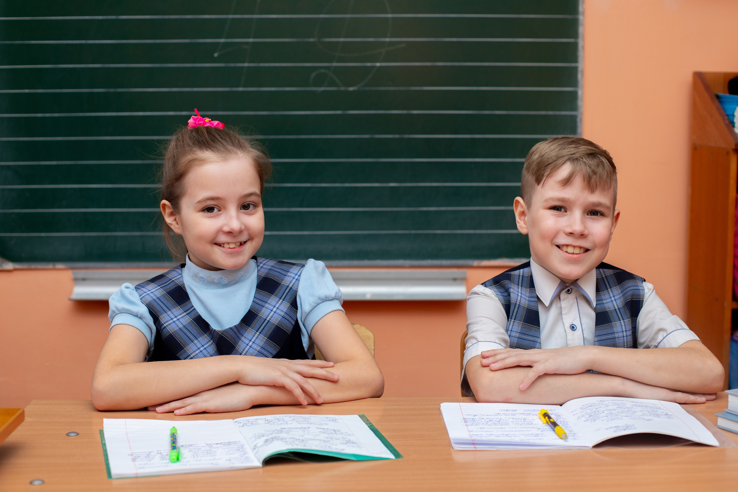 4д Емельяновская школа. Альбомы с самого детства. +79237847111