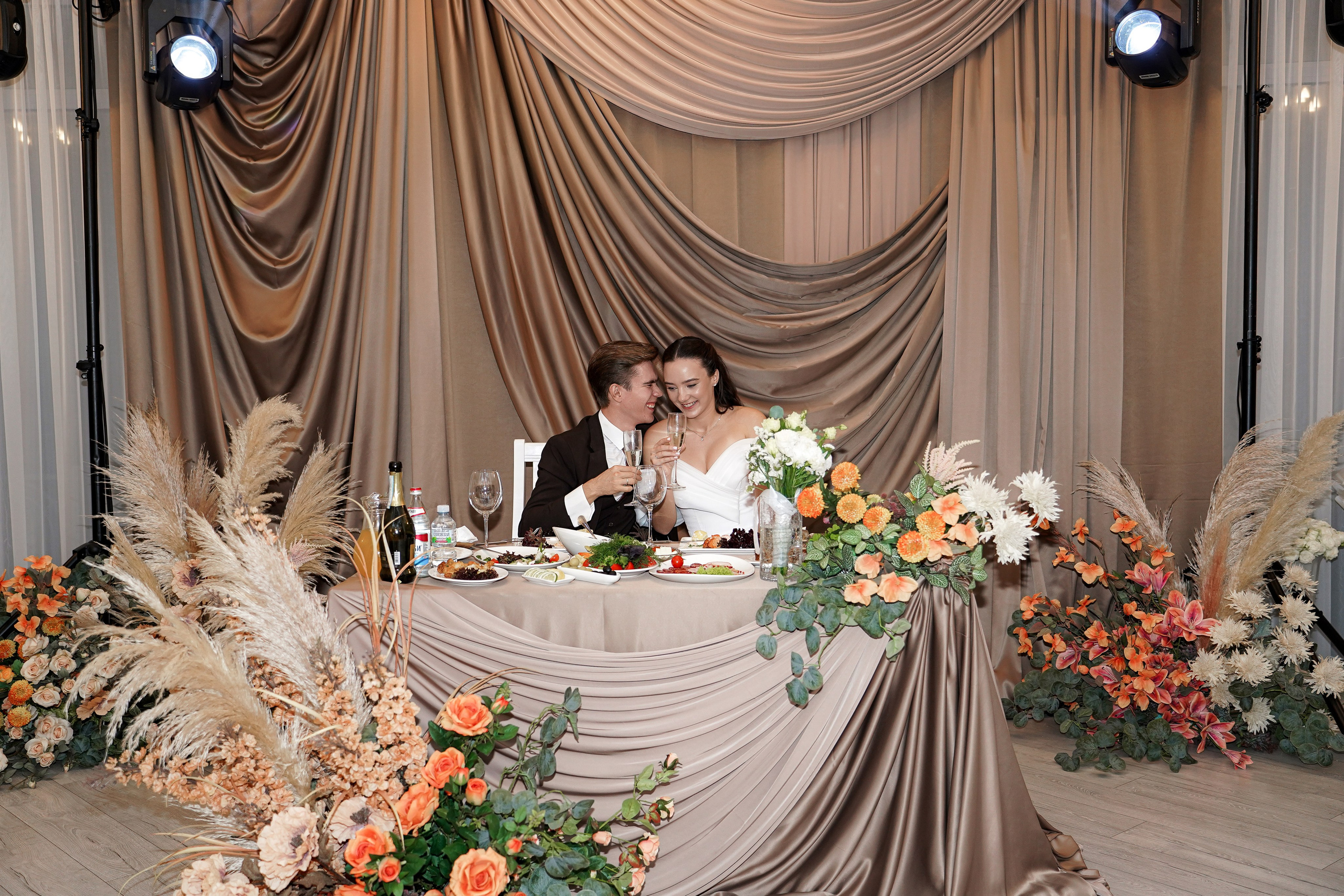 Свадебный банкет в беседке. Свадебный фотограф в Ростове-на-Дону. Таинство Крещения и Венчания, семейные фотосессии. Алёна Чёботова