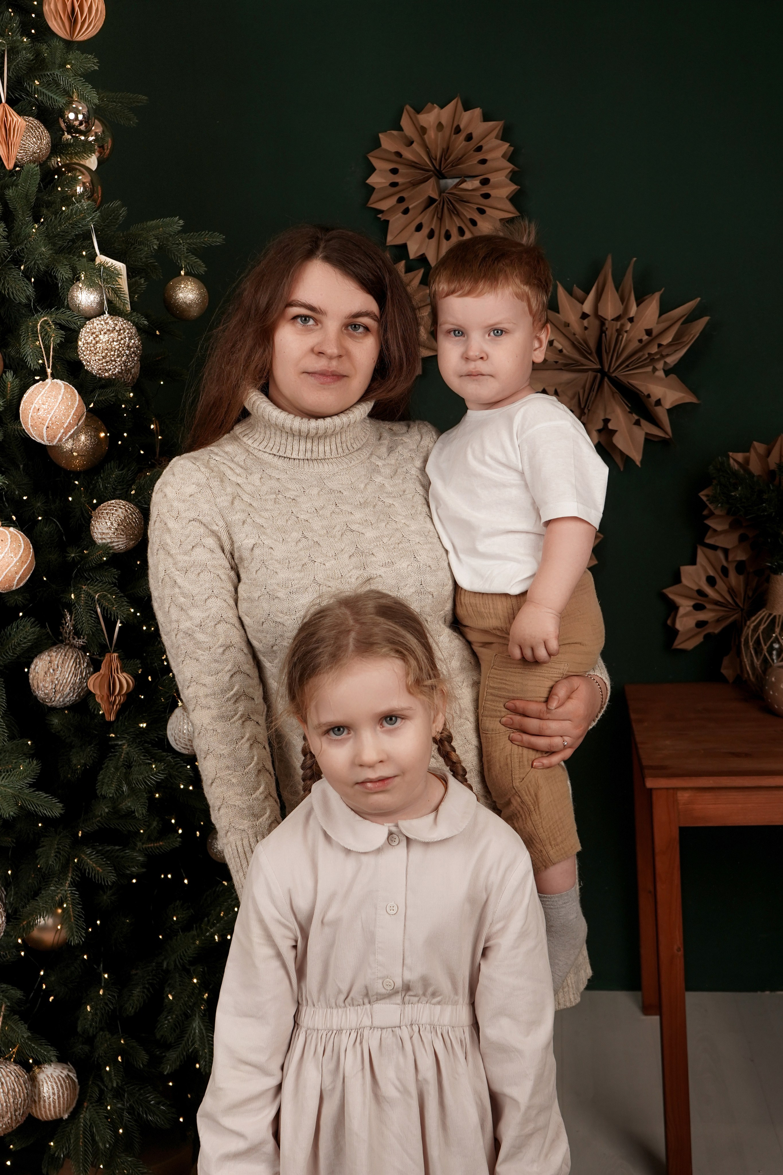 Новогодняя семейная фотосессия в фотостудии Рафинад. Фотограф Ростов-на-Дону и Новочеркасск. Свадебный фотограф в Ростове-на-Дону. Таинство Крещения и Венчания, семейные фотосессии. Алёна Чёботова