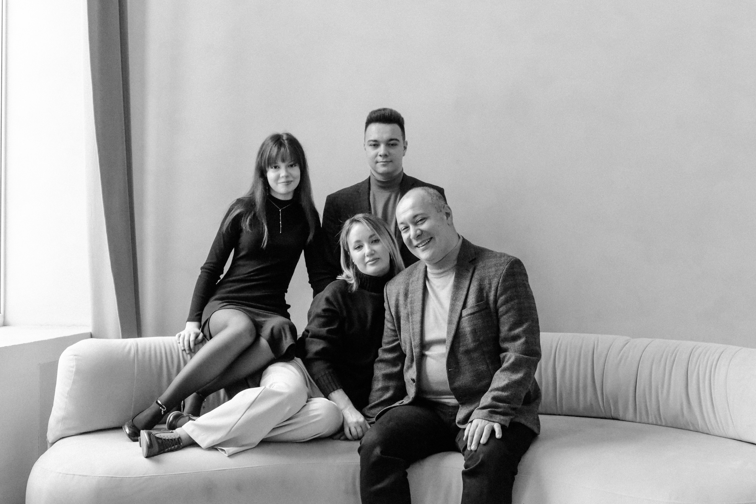 Молодые родители и взрослые дети. Фотограф Лола Волна, город Москва