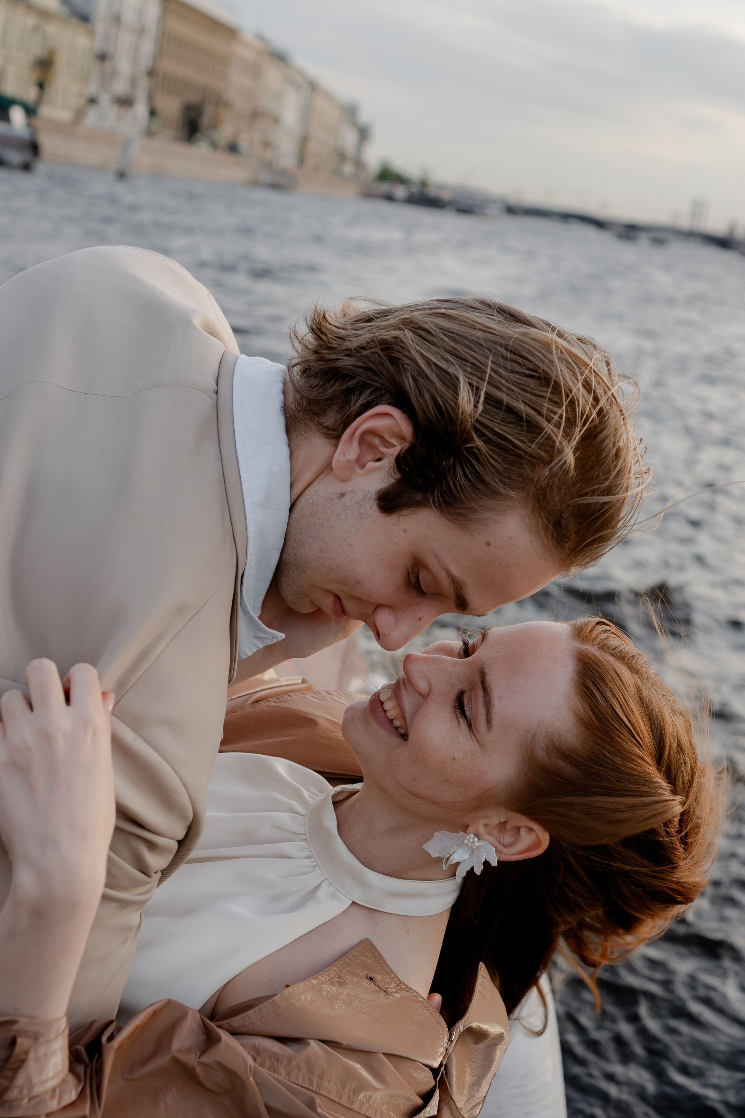 СВАДЕНБНАЯ СЬЕМКА НА КАТЕРЕ ПО КАНАЛАМ САНКТ-ПЕТЕРБУРГА И В АКВАТОРИИ НЕВЫ. Профессиональный фотограф, Санкт-Петербург — Виктория Богомолова