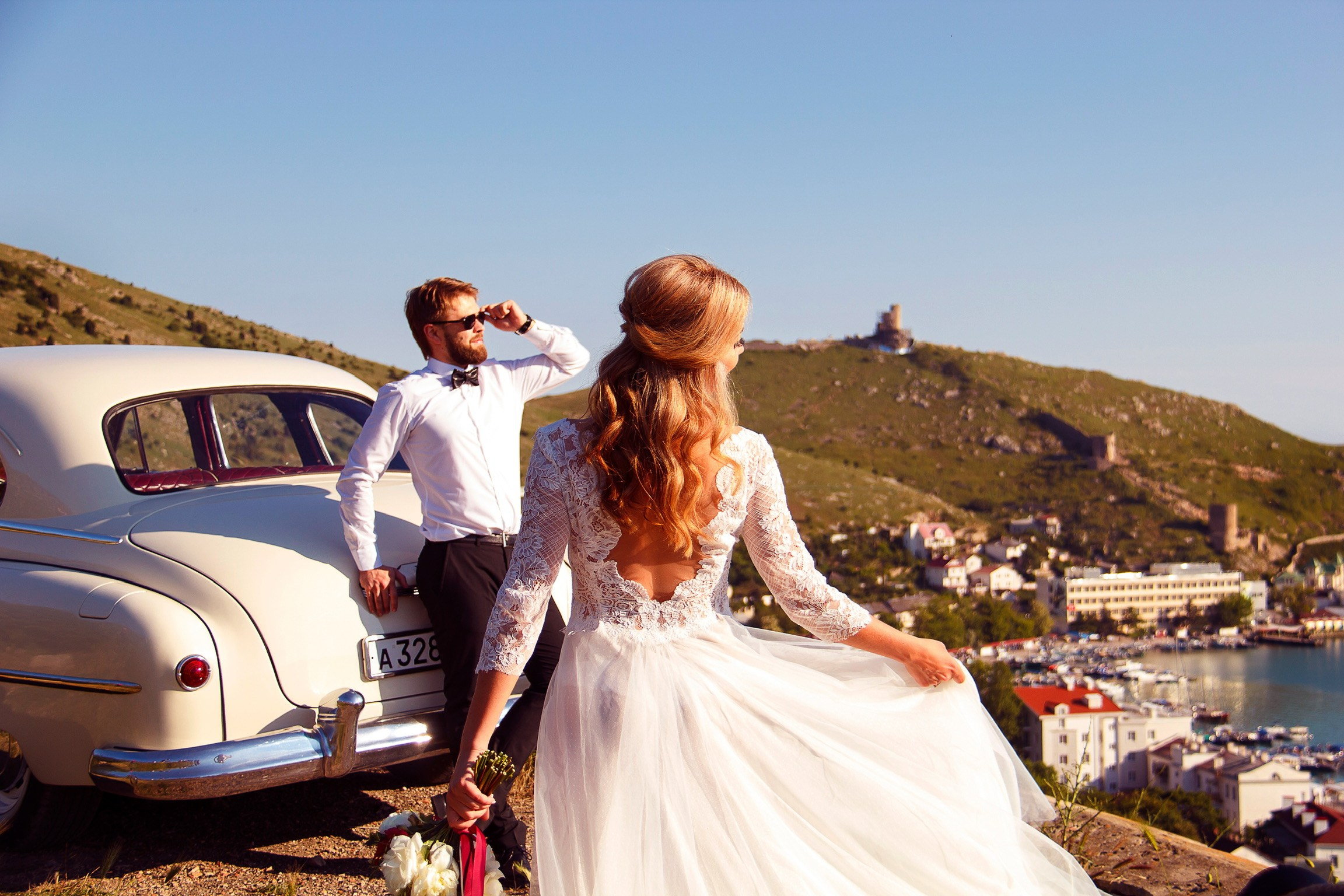 Свадебная фотосессия. Сборы в отеле. Свадебная фотосессия в Севастополе и Балаклаве. Фотограф Зайцева Надежда. Свадебный фотограф в Крыму. 