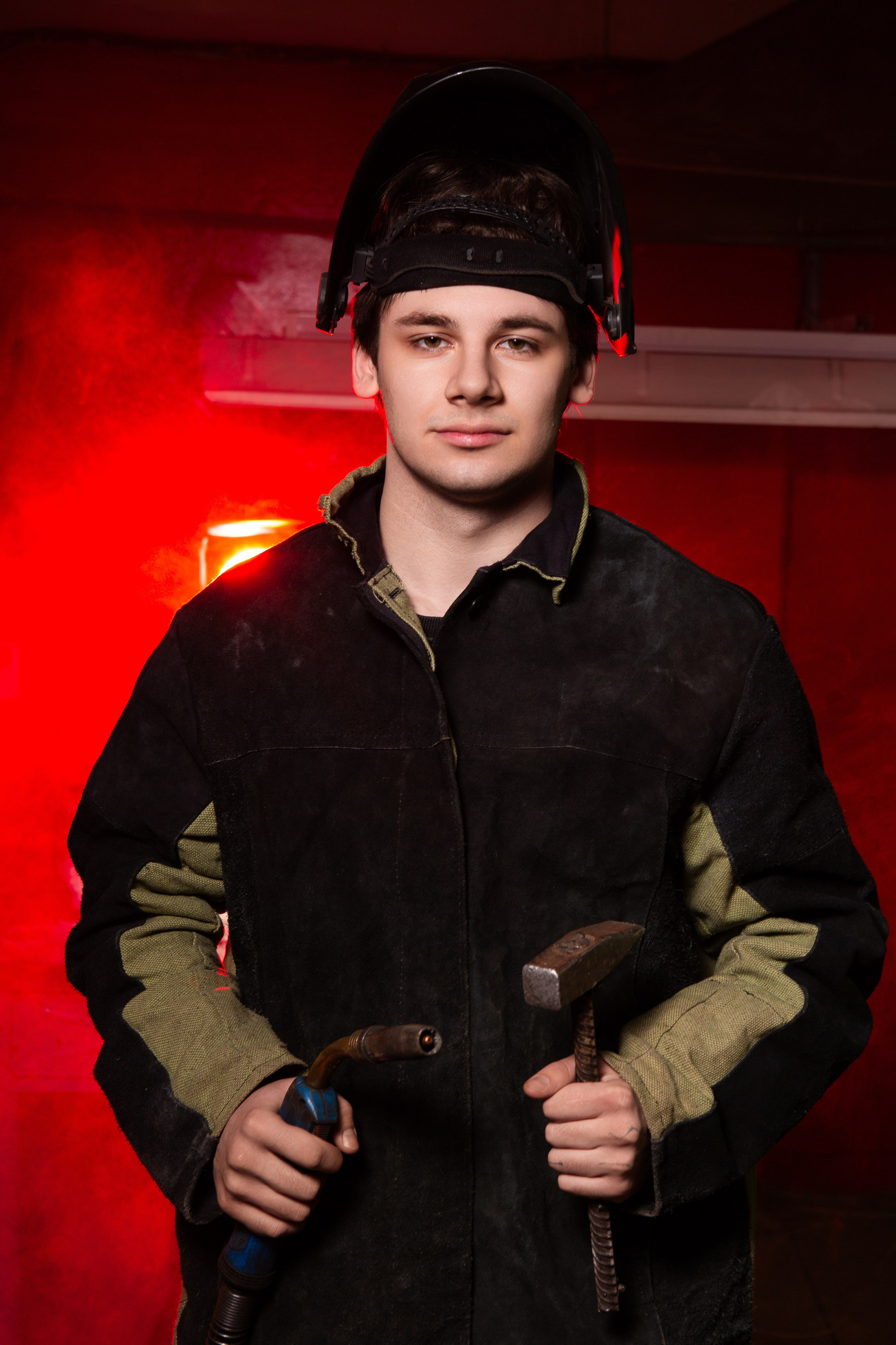 Портретная Фотосессия в Цеху для Выпускников Сварщиков | Твой Альбом Мценск. ТВОЙ АЛЬБОМ / ТВОИ ПРАВИЛА