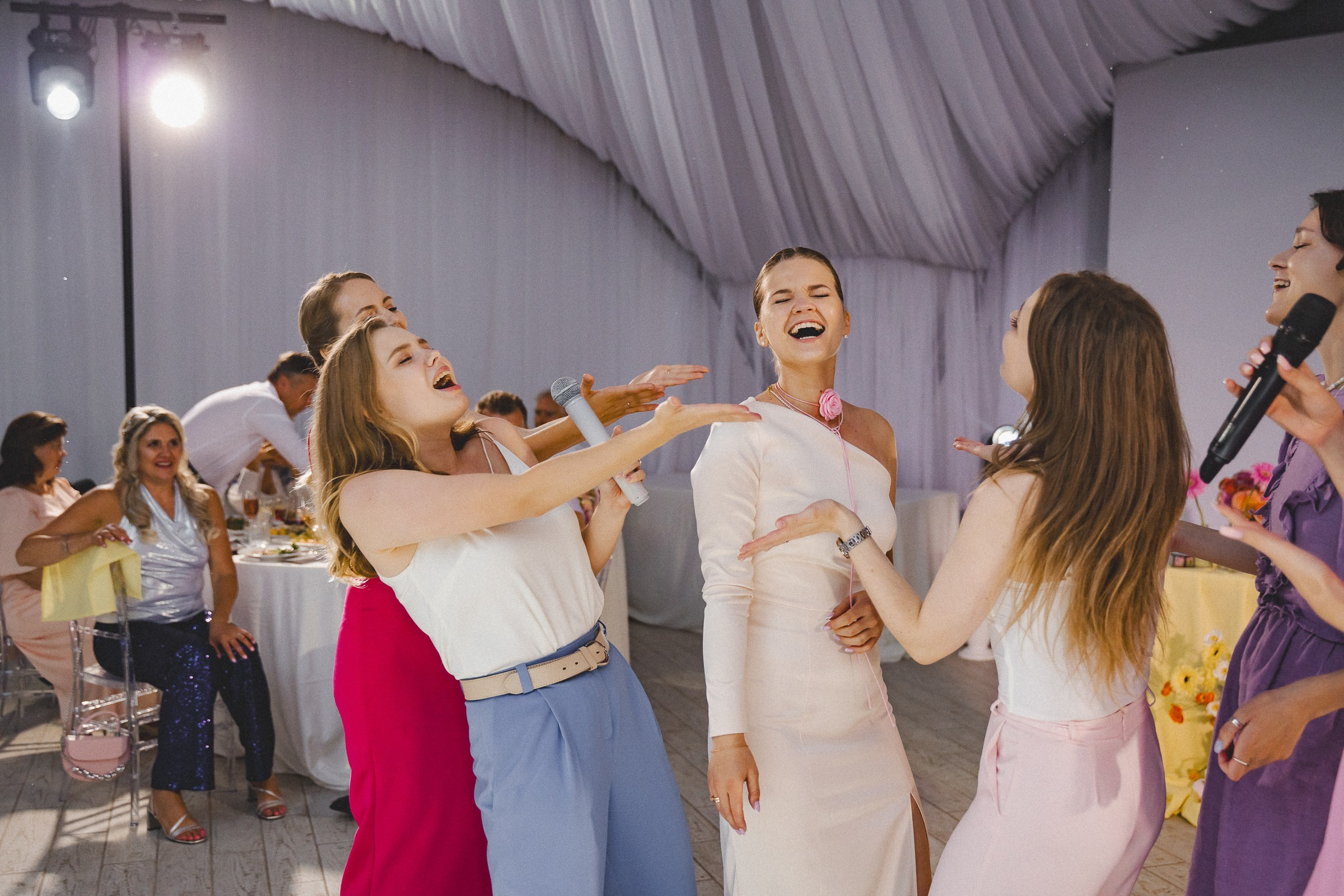 Запах цвета корал, фуксия, оранж. Свадебный фотограф Александр Осипов