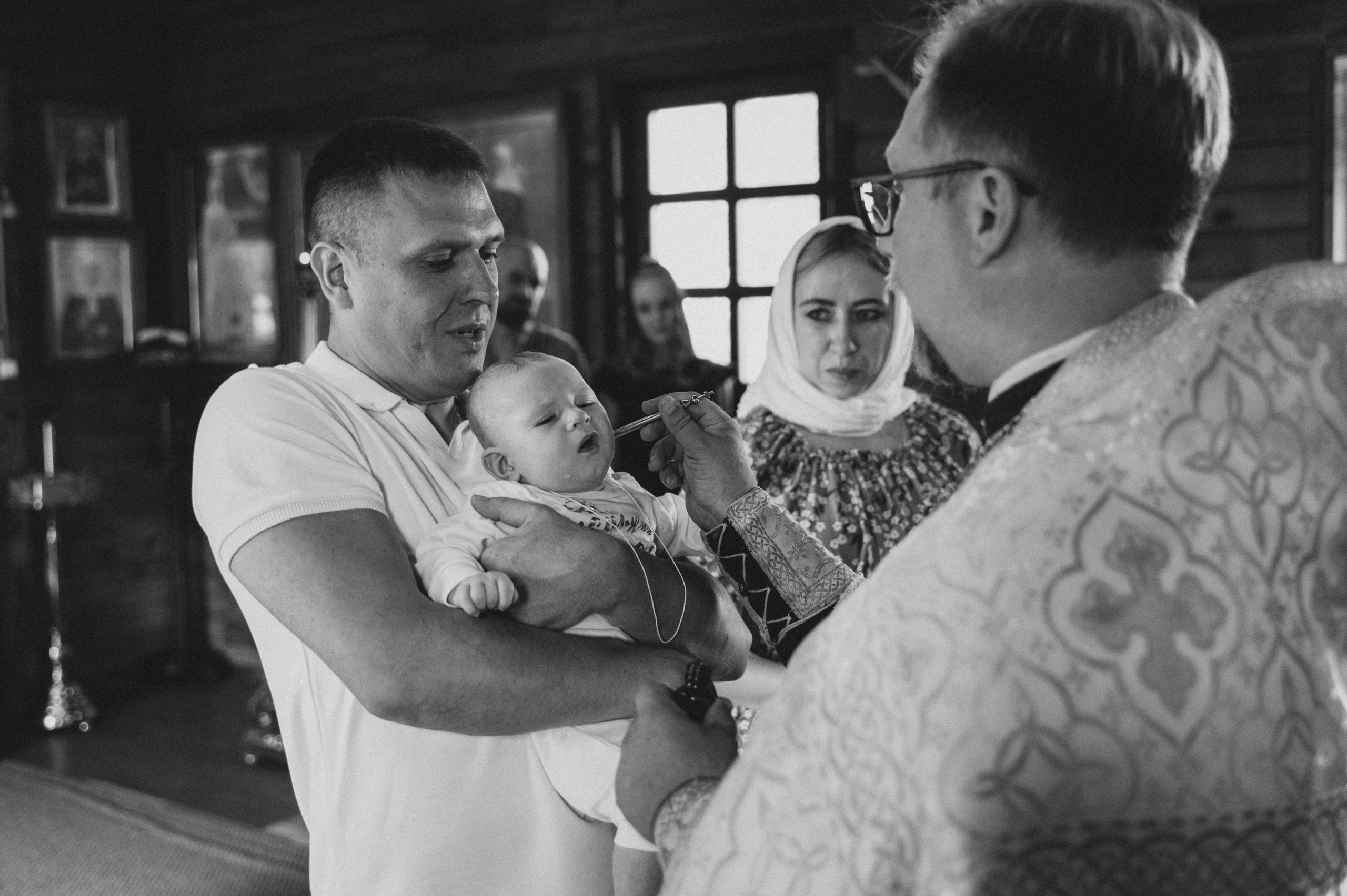 Крещение Марка (ХРАМ СВЯТИТЕЛЯ НИКОЛАЯ ЯПОНСКОГО). Семейный фотограф в Минске Дарья Дреко