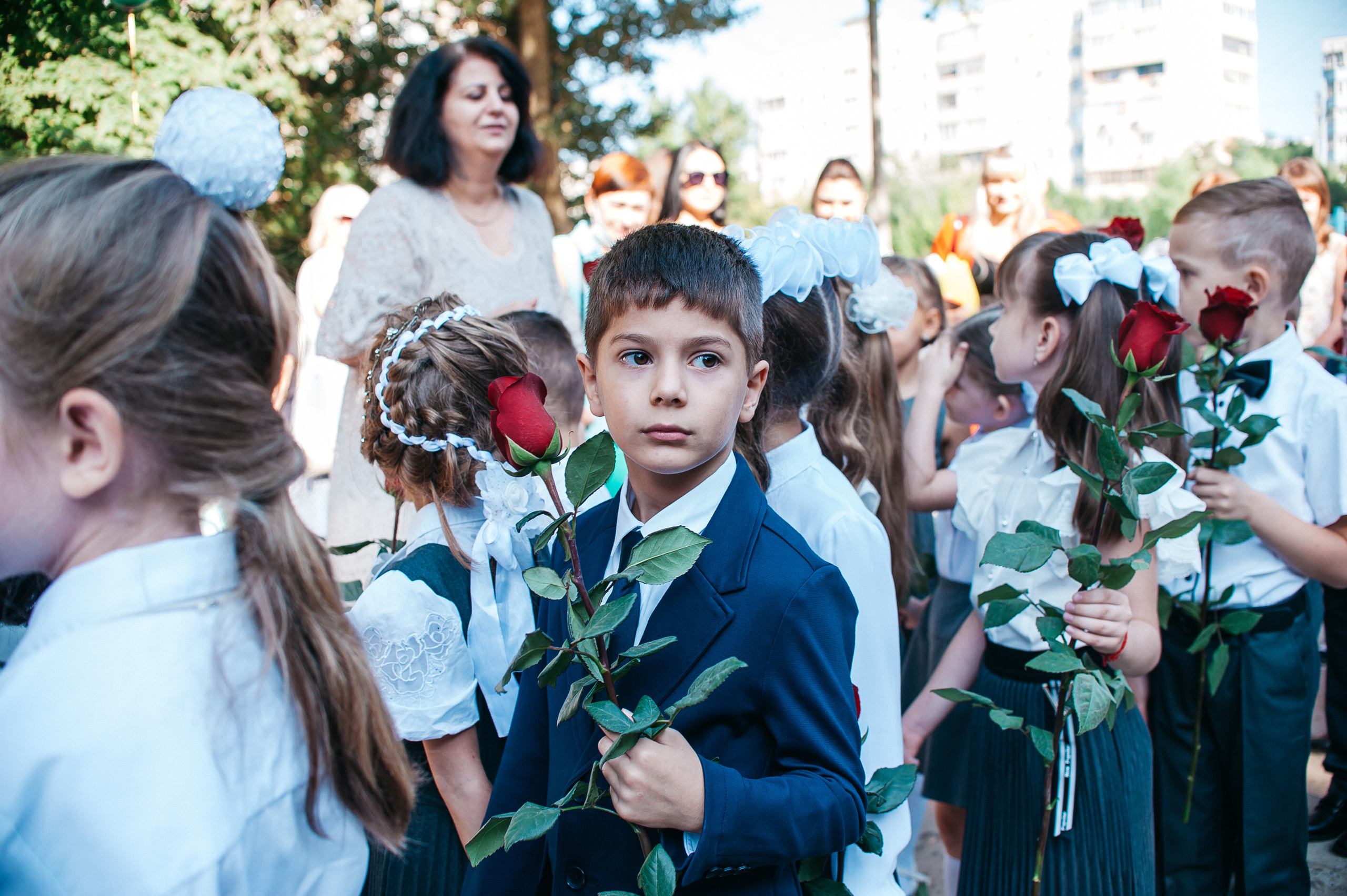 Линейка 1ж класса, Лицей 103. Свадебный и семейный фотограф в Ростове-на-Дону Алина Астахова