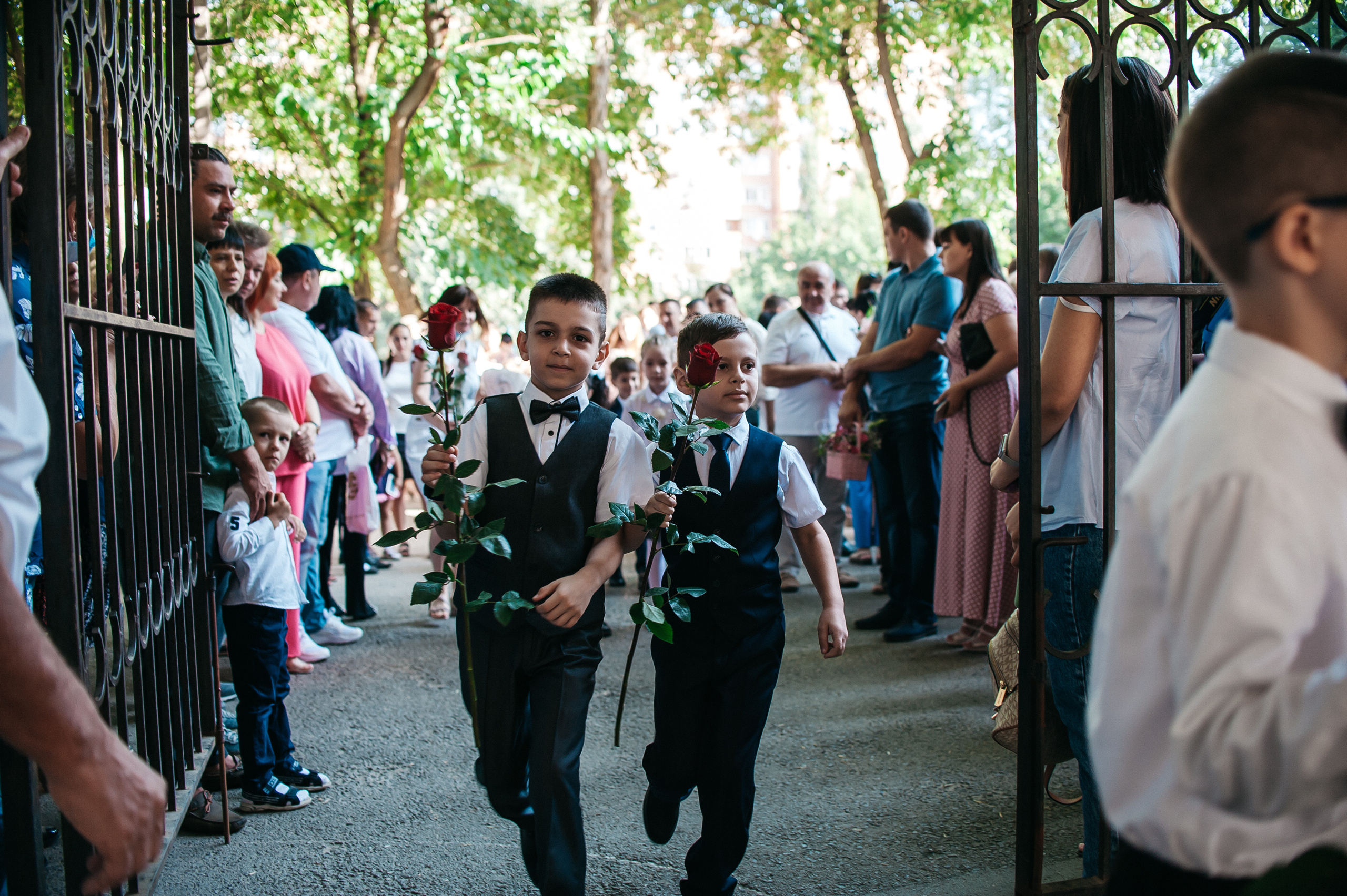 Линейка 1ж класса, Лицей 103. Свадебный и семейный фотограф в Ростове-на-Дону Алина Астахова