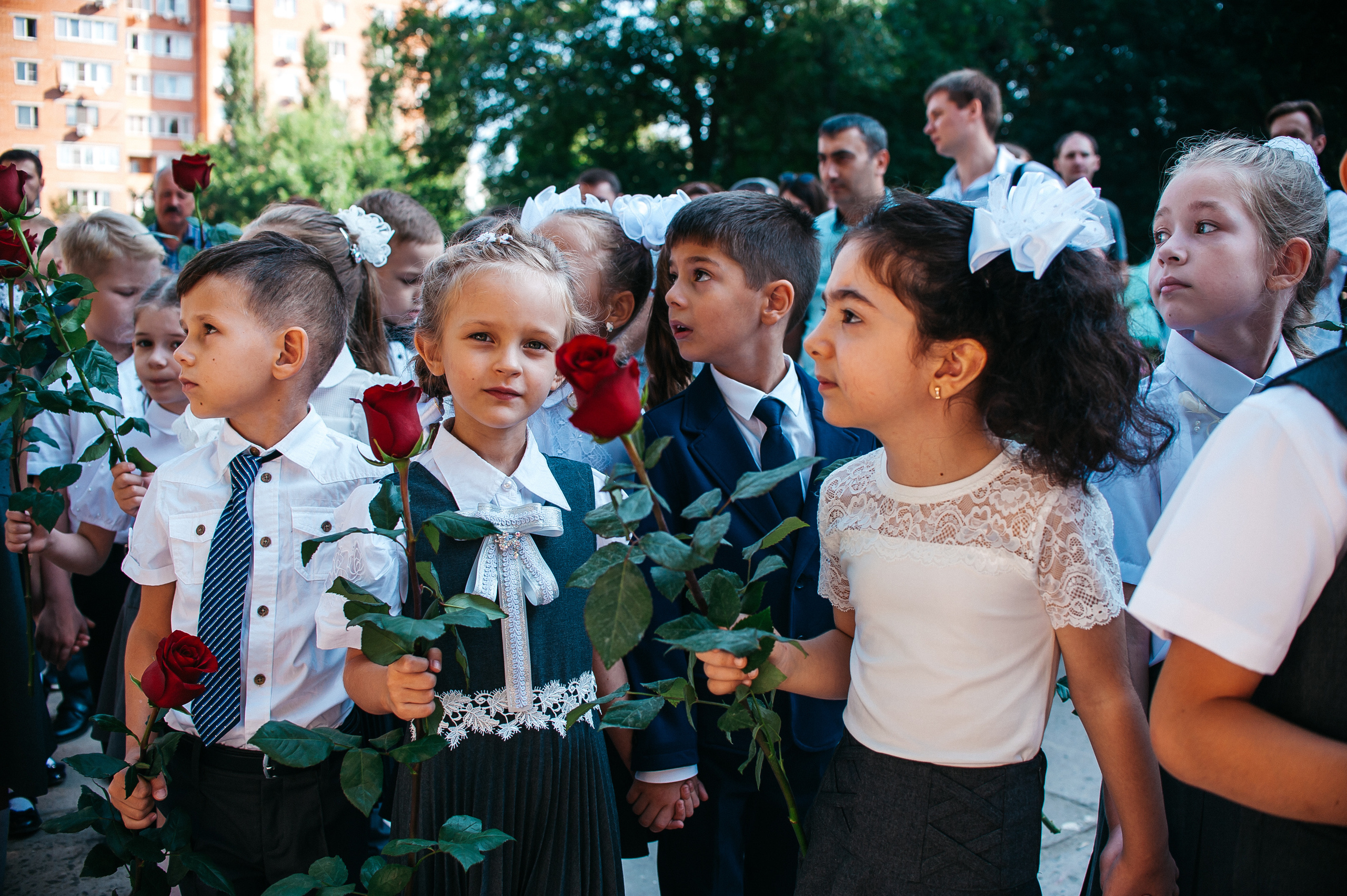 Линейка 1ж класса, Лицей 103. Свадебный и семейный фотограф в Ростове-на-Дону Алина Астахова
