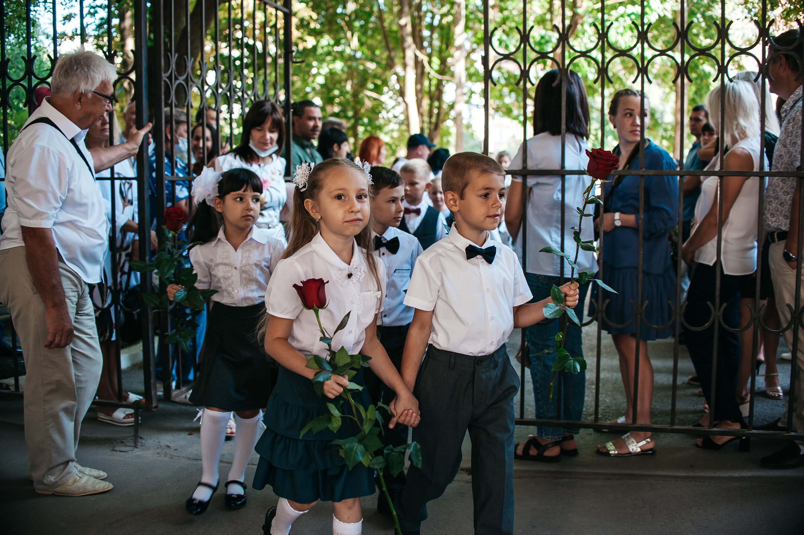 Линейка 1ж класса, Лицей 103. Свадебный и семейный фотограф в Ростове-на-Дону Алина Астахова
