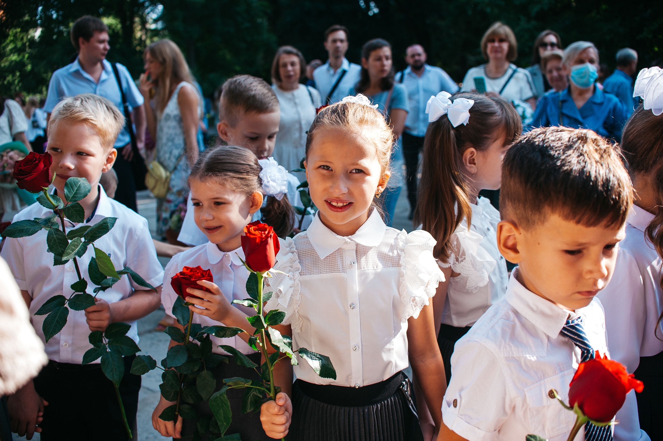 Линейка 1ж класса, Лицей 103. Свадебный и семейный фотограф в Ростове-на-Дону Алина Астахова