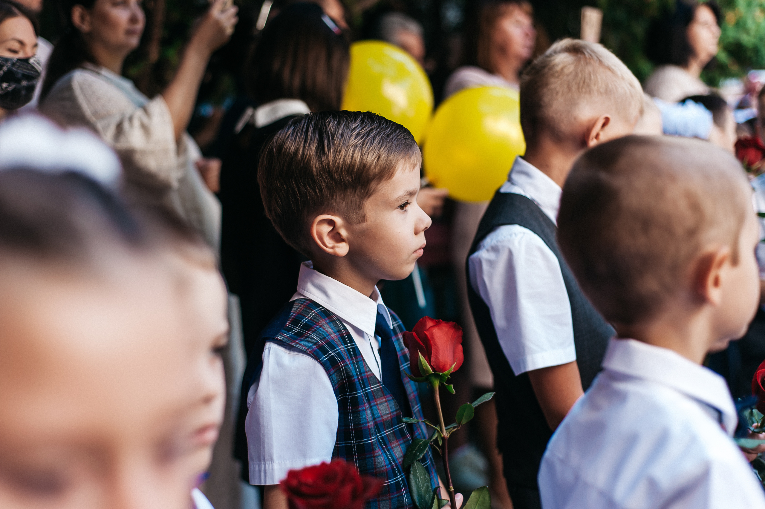 Линейка 1ж класса, Лицей 103. Свадебный и семейный фотограф в Ростове-на-Дону Алина Астахова