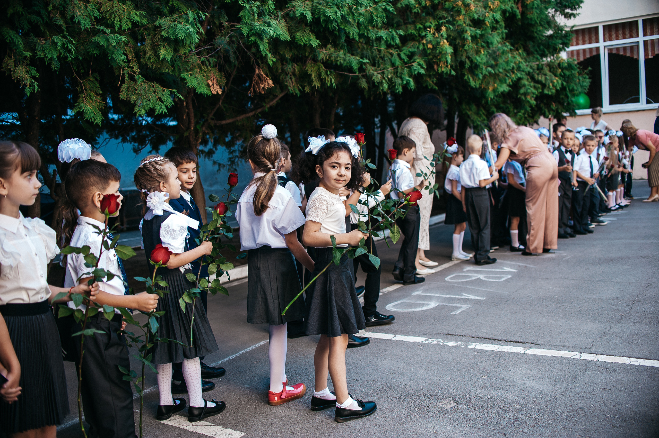 Линейка 1ж класса, Лицей 103. Свадебный и семейный фотограф в Ростове-на-Дону Алина Астахова