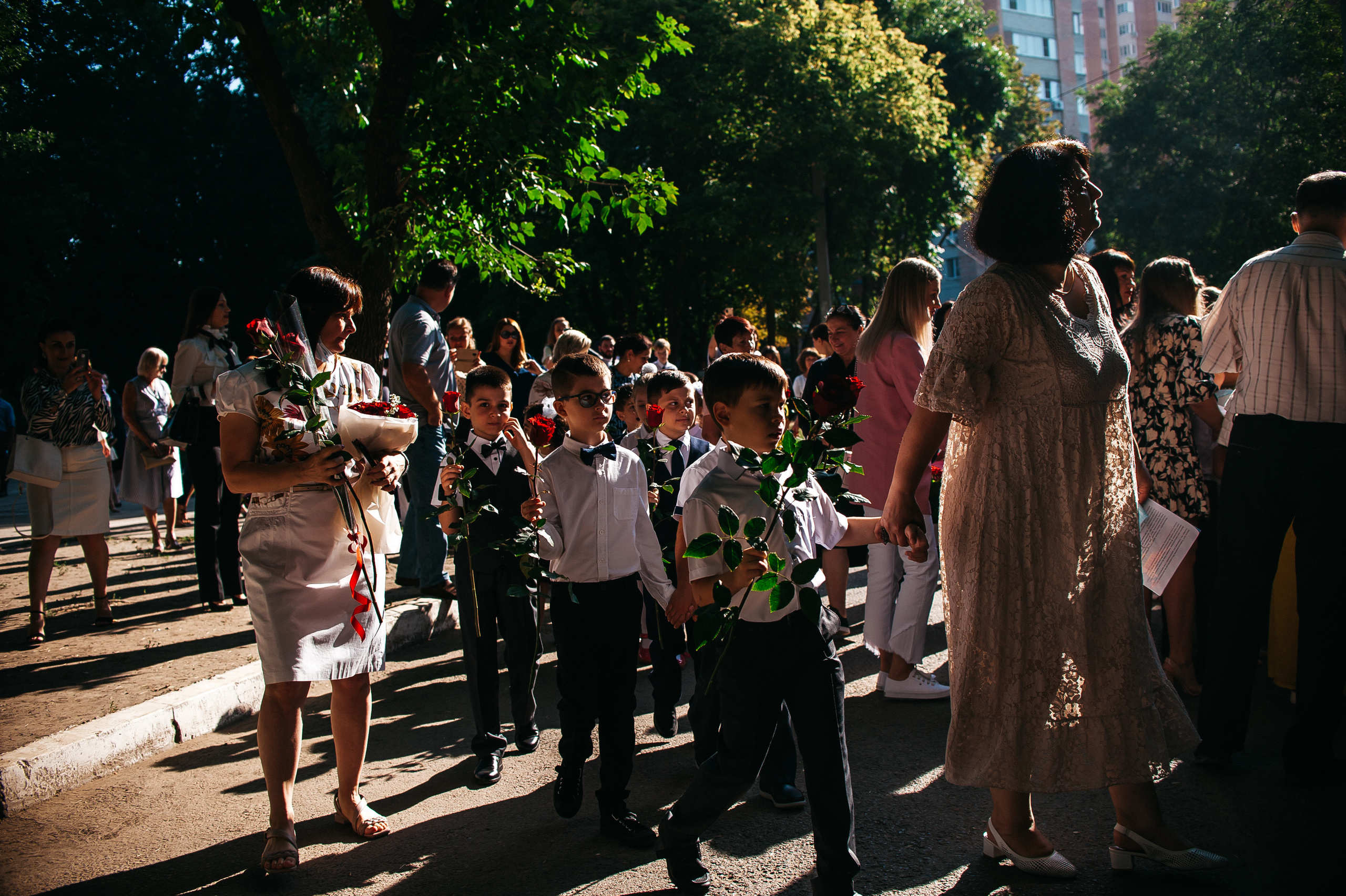 Линейка 1ж класса, Лицей 103. Свадебный и семейный фотограф в Ростове-на-Дону Алина Астахова