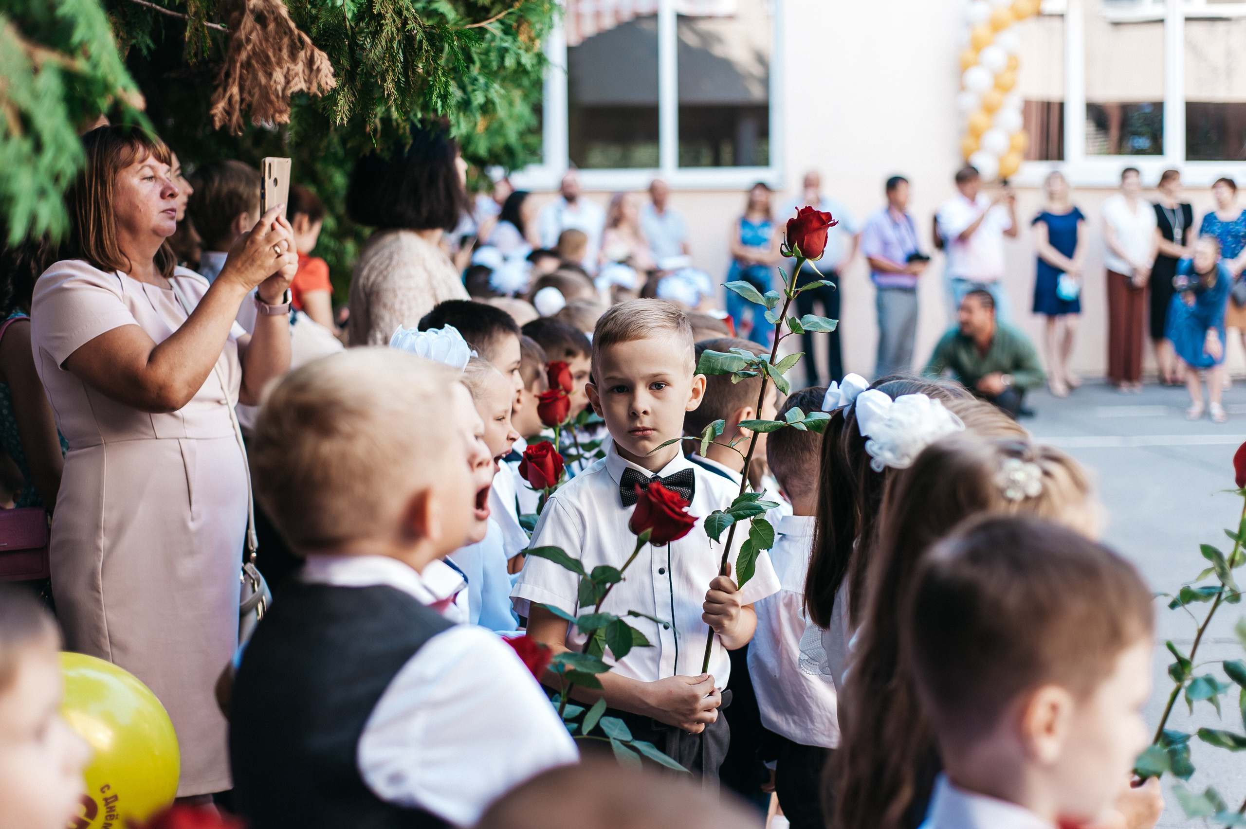 Линейка 1ж класса, Лицей 103. Свадебный и семейный фотограф в Ростове-на-Дону Алина Астахова