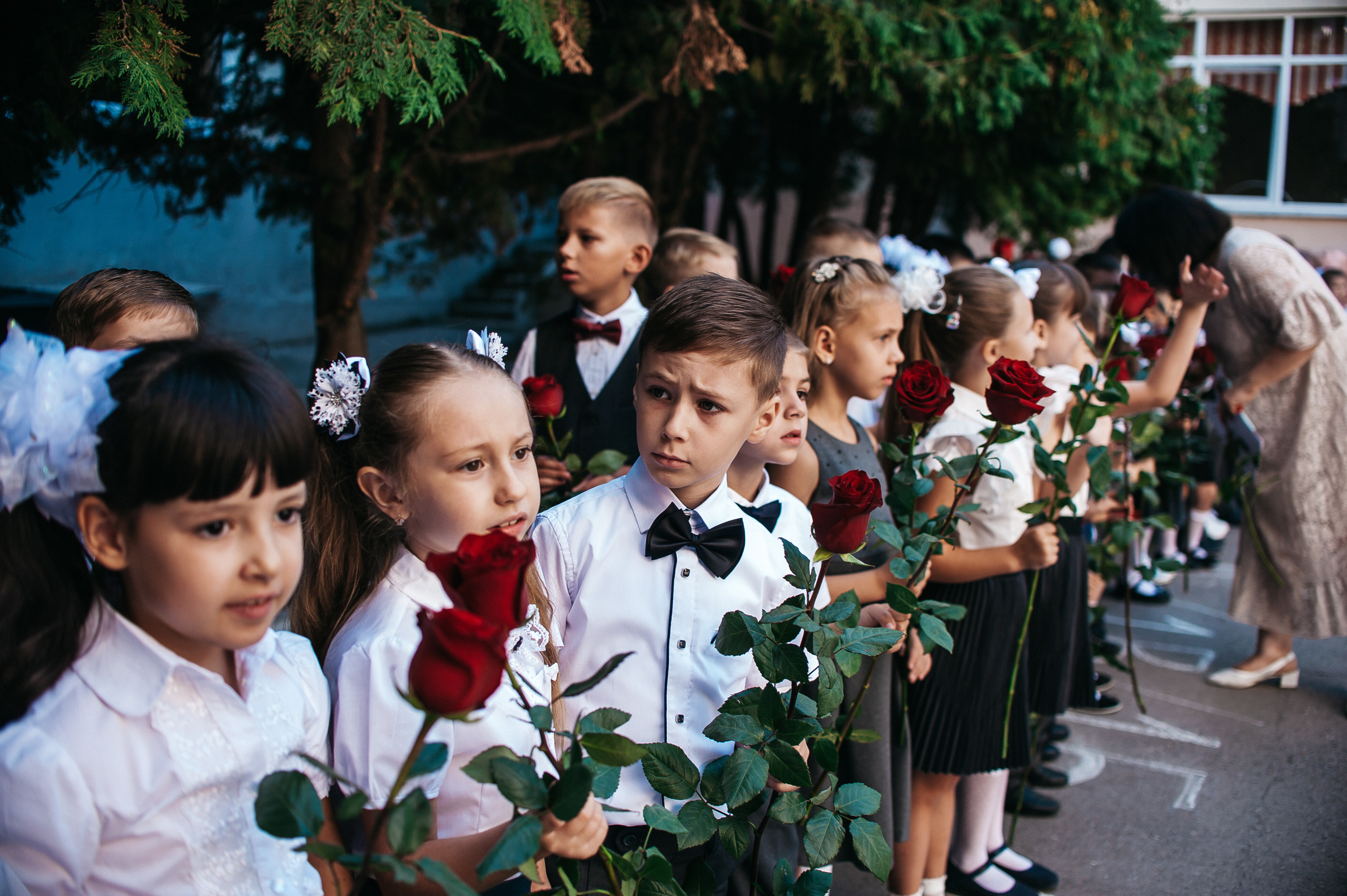 Линейка 1ж класса, Лицей 103. Свадебный и семейный фотограф в Ростове-на-Дону Алина Астахова