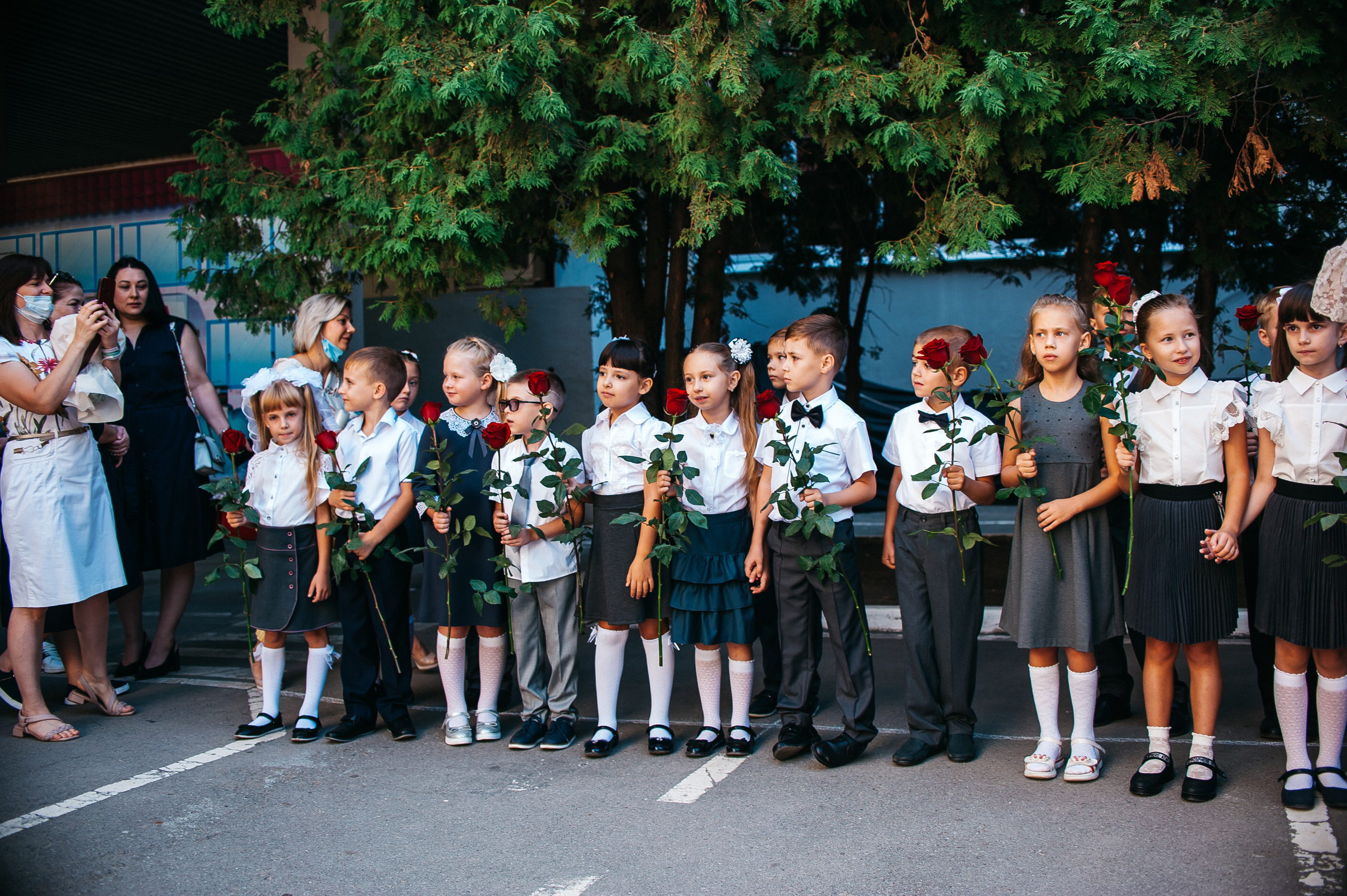 Линейка 1ж класса, Лицей 103. Свадебный и семейный фотограф в Ростове-на-Дону Алина Астахова