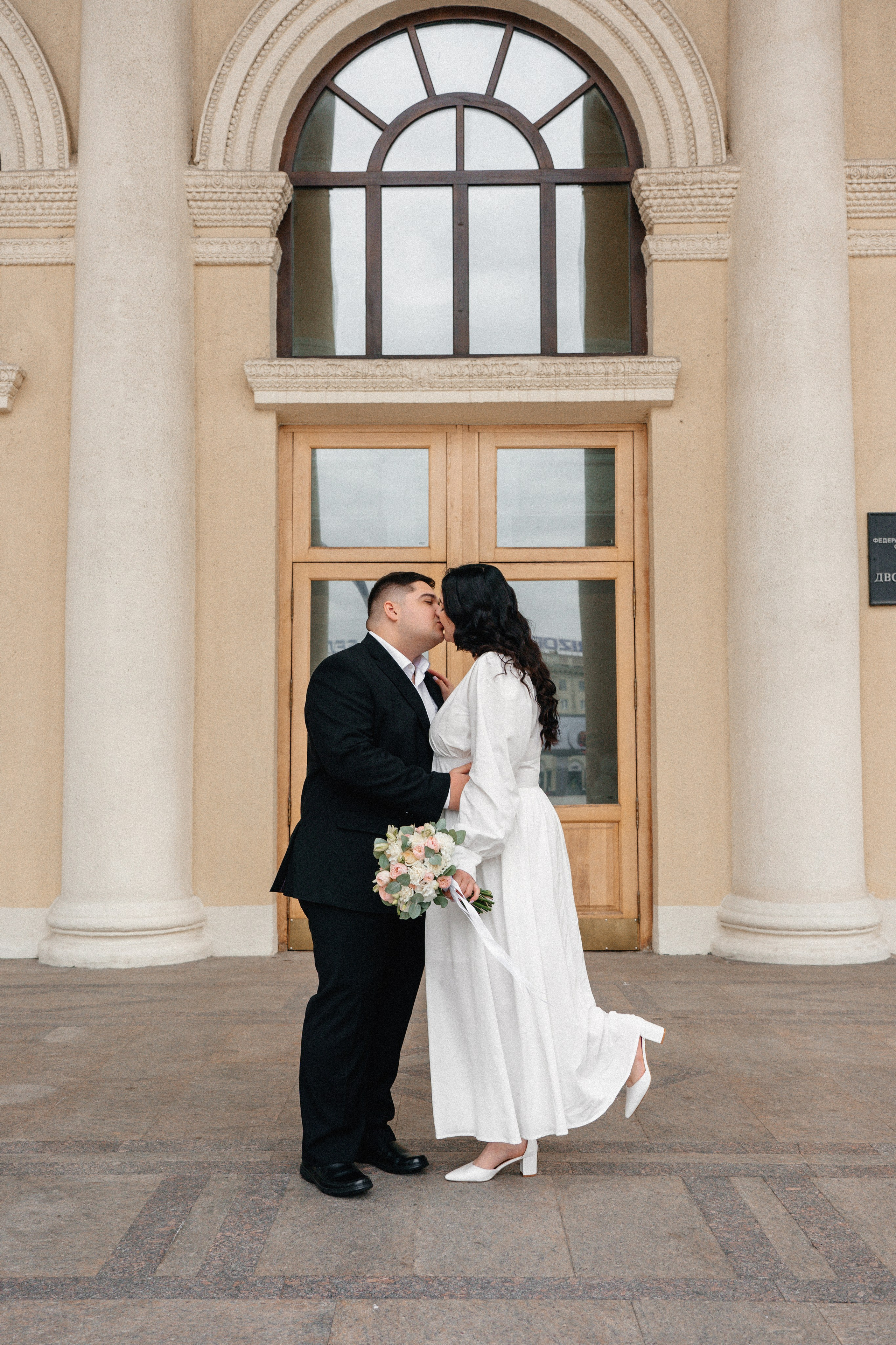 Юля и Дима прогулка в Троицком предместье. Ваш семейный фотограф в Минске — Вика Трегубова