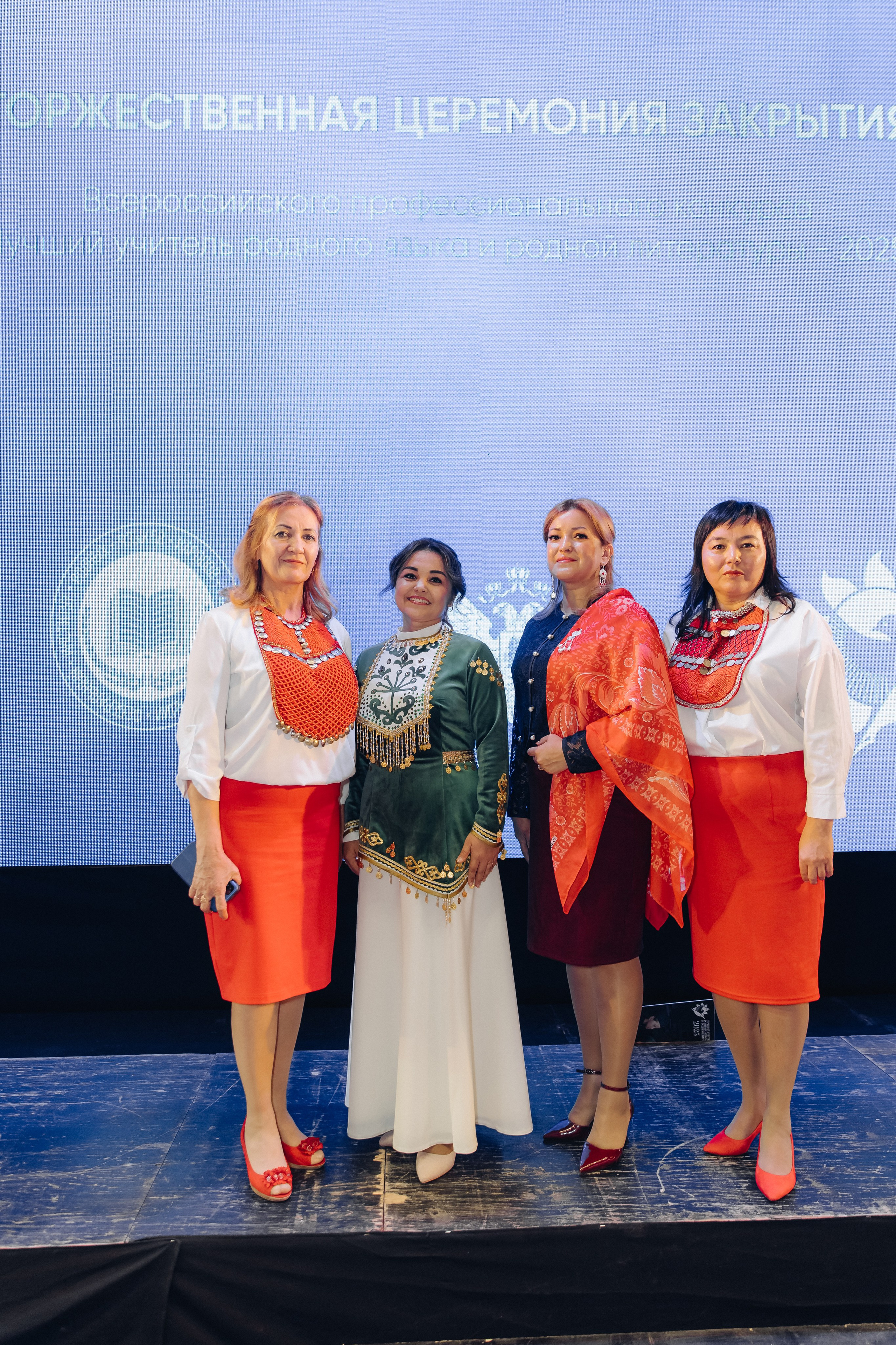 Лучший учитель родного языка и литературы 2025. Свадебный и семейный фотограф в Улан-Удэ