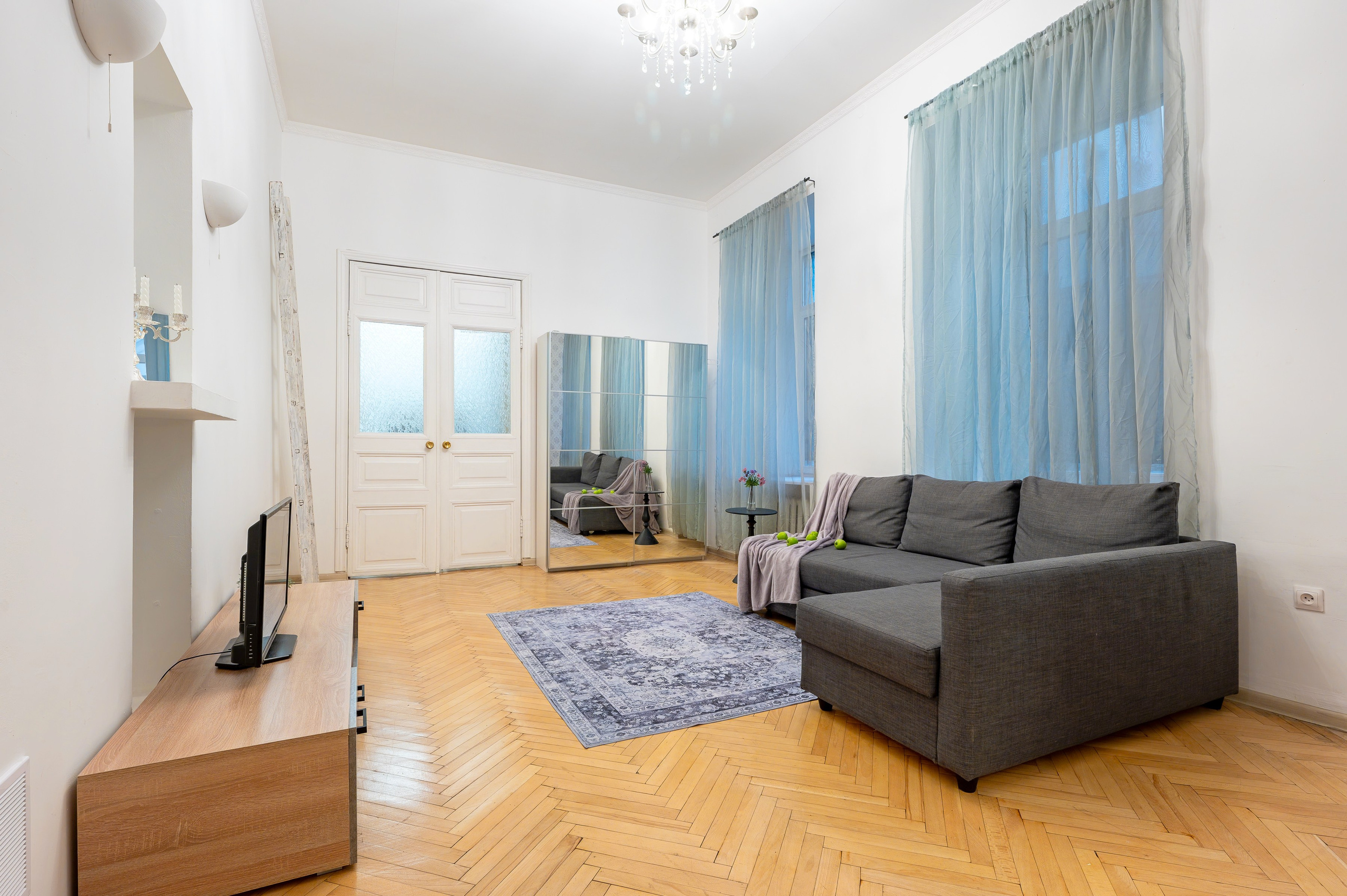 Квартира под аренду Невский 45. Интерьерный фотограф. Фото- видеосъемка недвижимости Санкт-Петербург