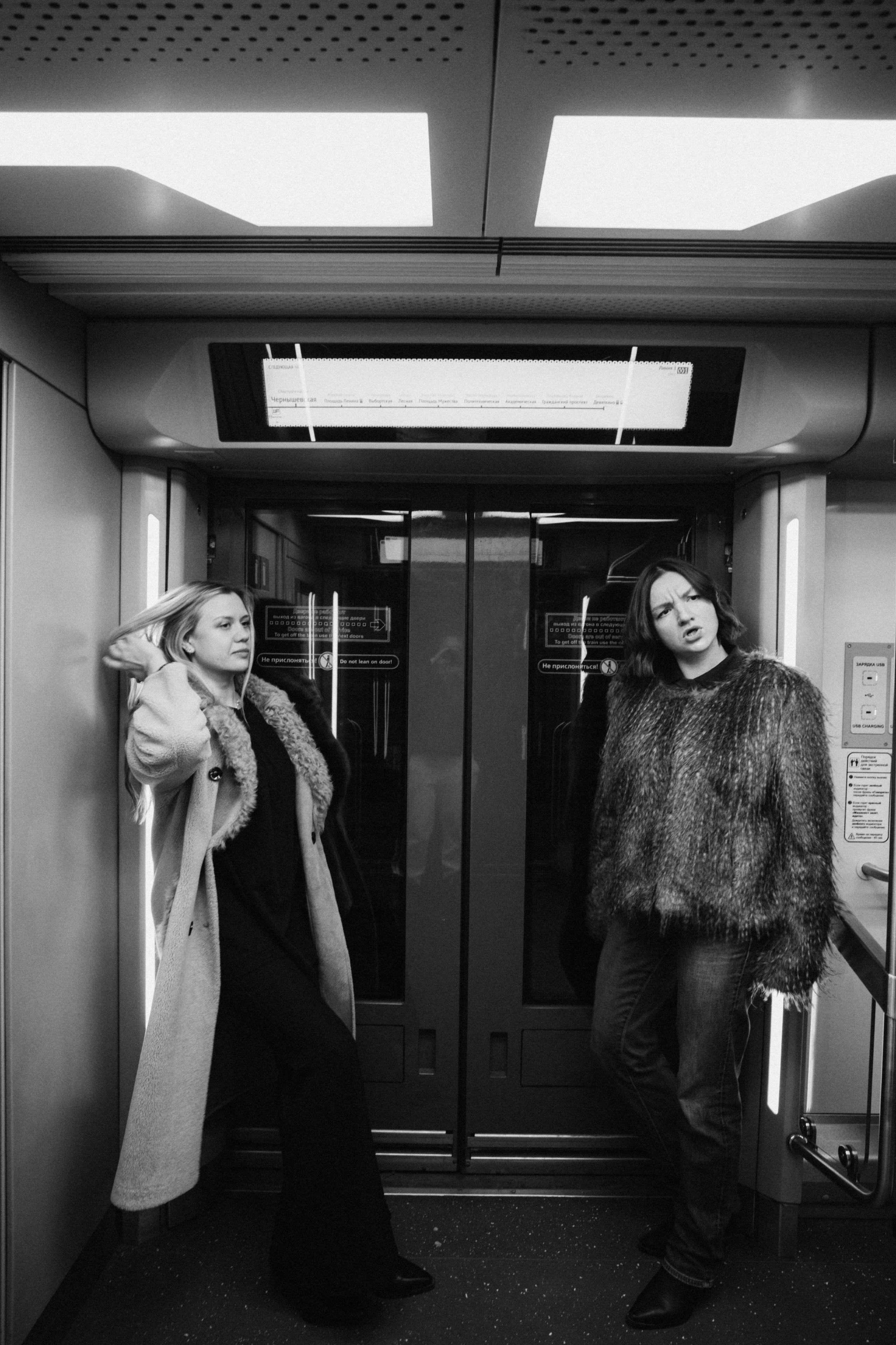 Катя и Кристина в метро. Klerout Photographer
