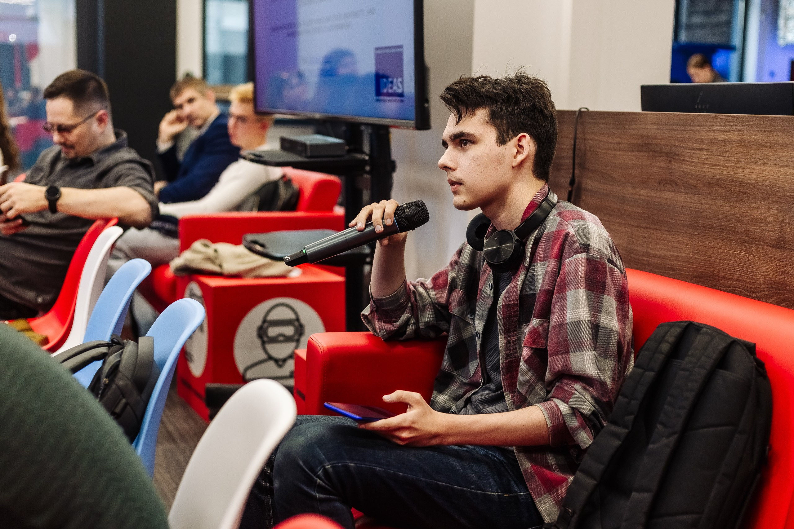 Неймарк. Лекторий. Репортажный и портретный фотограф в Нижнем Новгороде Максим Горшков