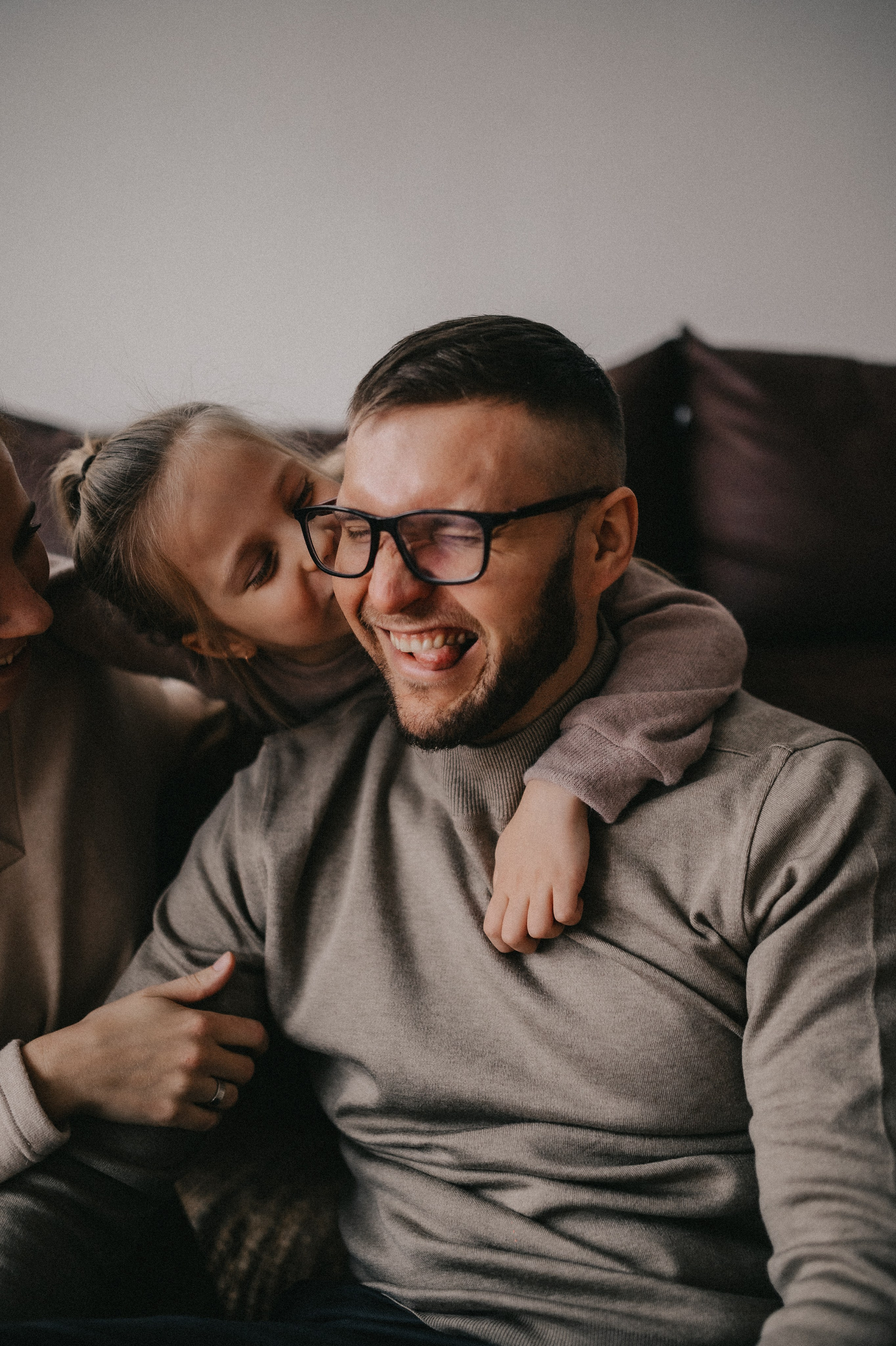 Коля, Таня и Мира в студии Каприфоль. Семейный и свадебный lifestyle-фотограф в Москве Мария Петрова