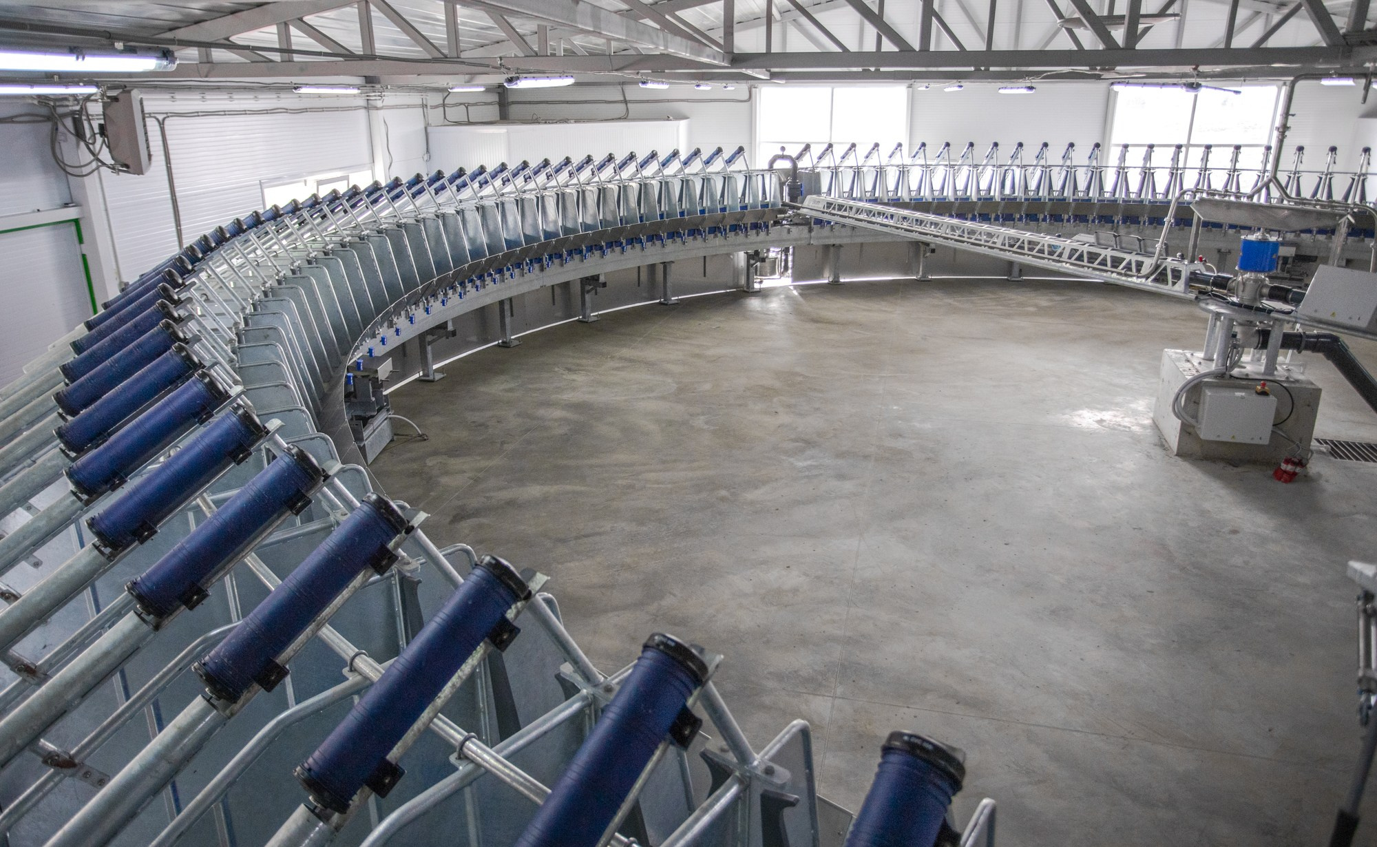 Открытие карусели для дойки скота. Репортажный, промышленный и маркетплейс-фотограф Дмитрий Чернат