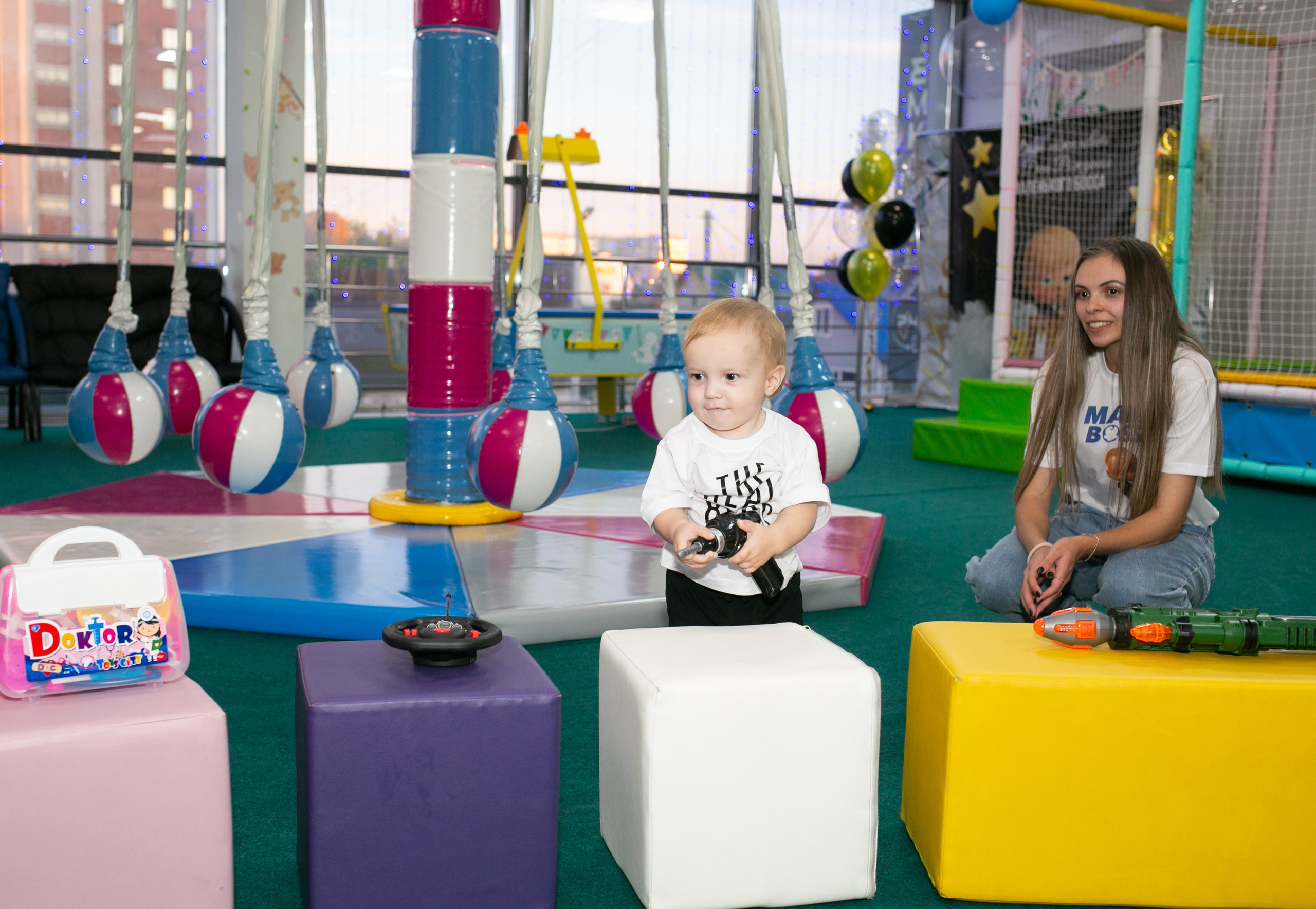 Белый кролик. Пикачу. Фотограф новорожденных и семейный фотограф НСО г. Бердск Марина Львова