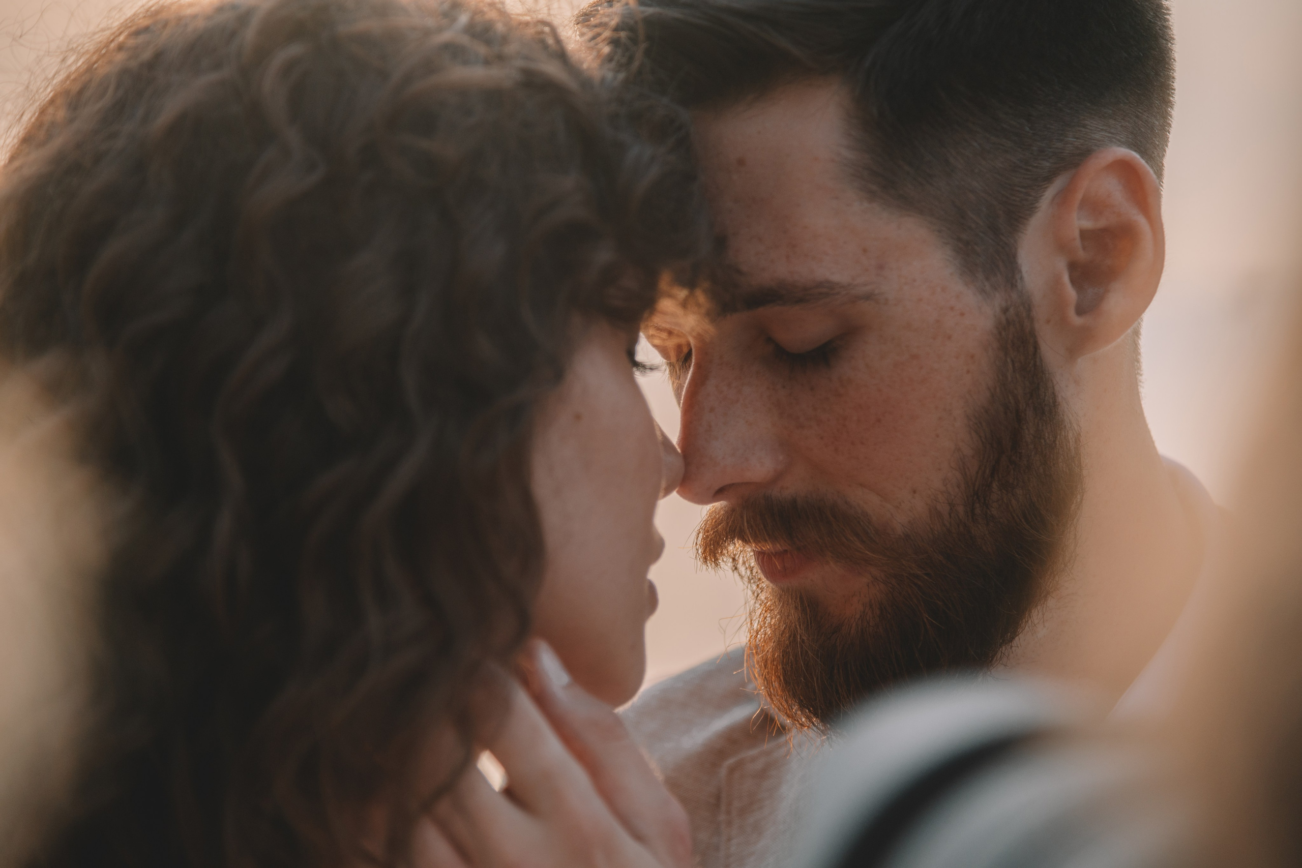 Свадебная фотосессия в Щелкино ,Бухта Космонавтов. Выездная церемония на берегу моря Крым. Свадебный и семейный фотограф и видеограф, Крым, Москва, Санкт -Петербург