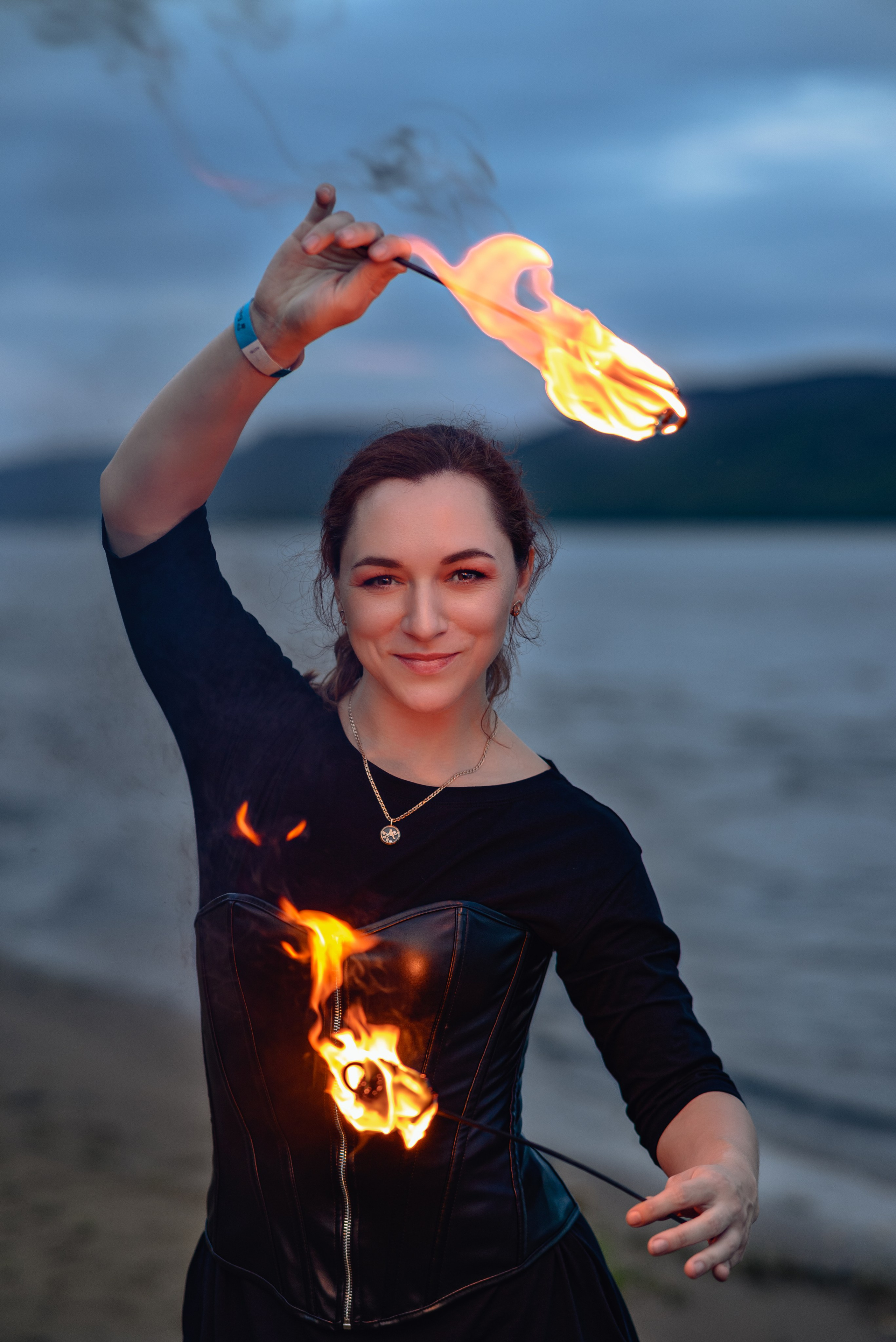 Творческие фотосессии с огнём. Портретный фотограф Александр Журов в Кинеле, Самаре и Самарской области