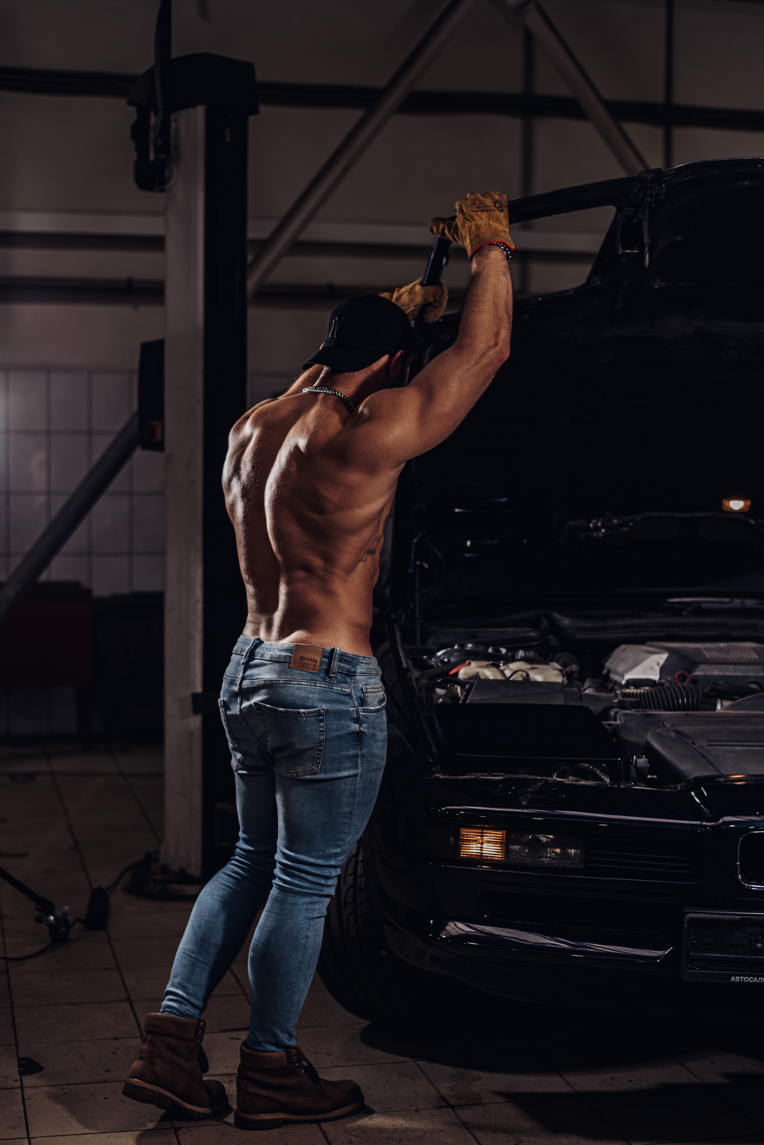 Виталий в автосервисе. Детский и семейный фотограф выпускной альбом Приморско-Ахтарск