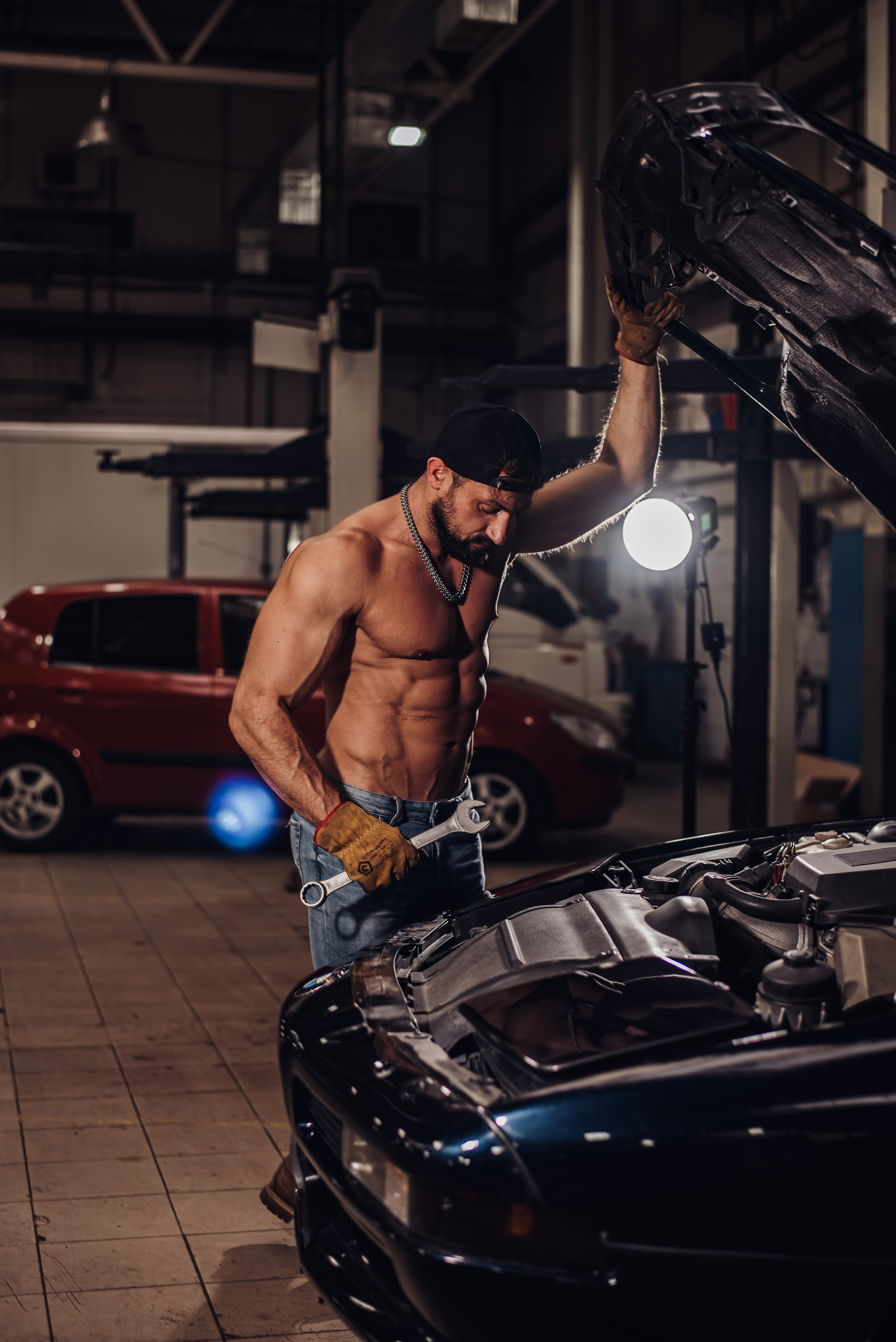 Виталий в автосервисе. Детский и семейный фотограф выпускной альбом Приморско-Ахтарск