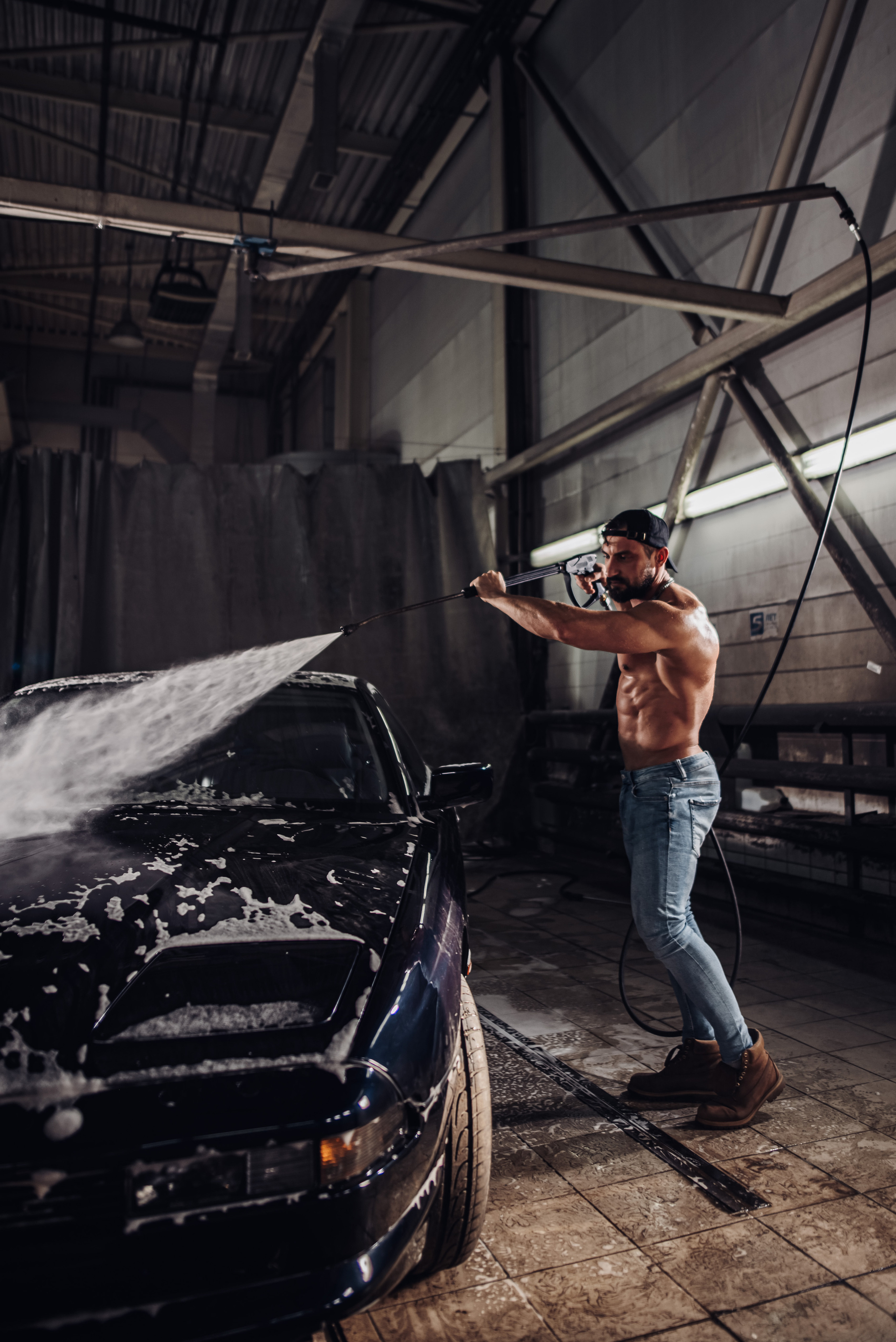 Виталий в автосервисе. Детский и семейный фотограф выпускной альбом Приморско-Ахтарск