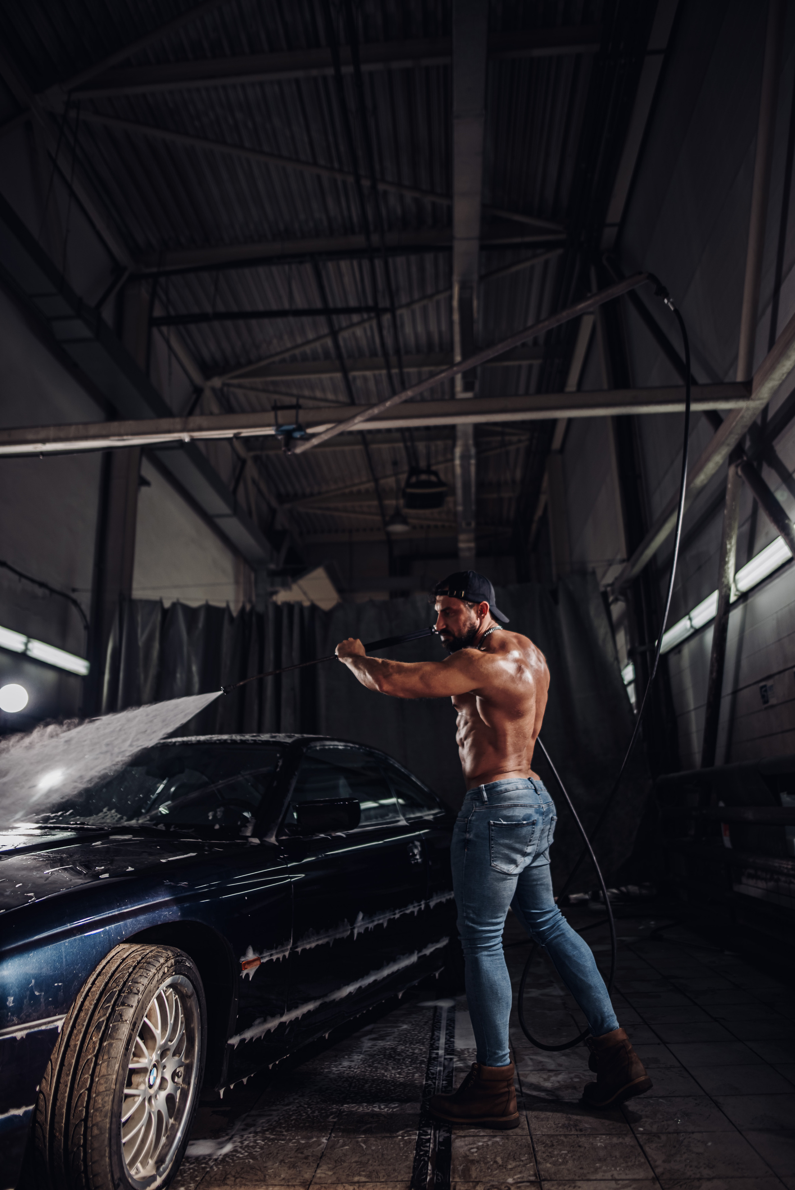 Виталий в автосервисе. Детский и семейный фотограф выпускной альбом Приморско-Ахтарск